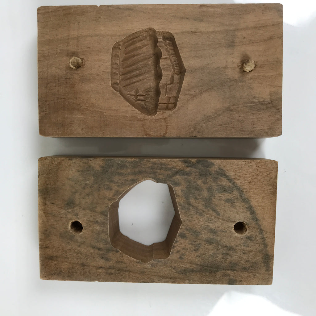 Japanese Wood Kashigata Cake Mold Vtg Wagashi Kayabuki Thatched Roof House Kg792