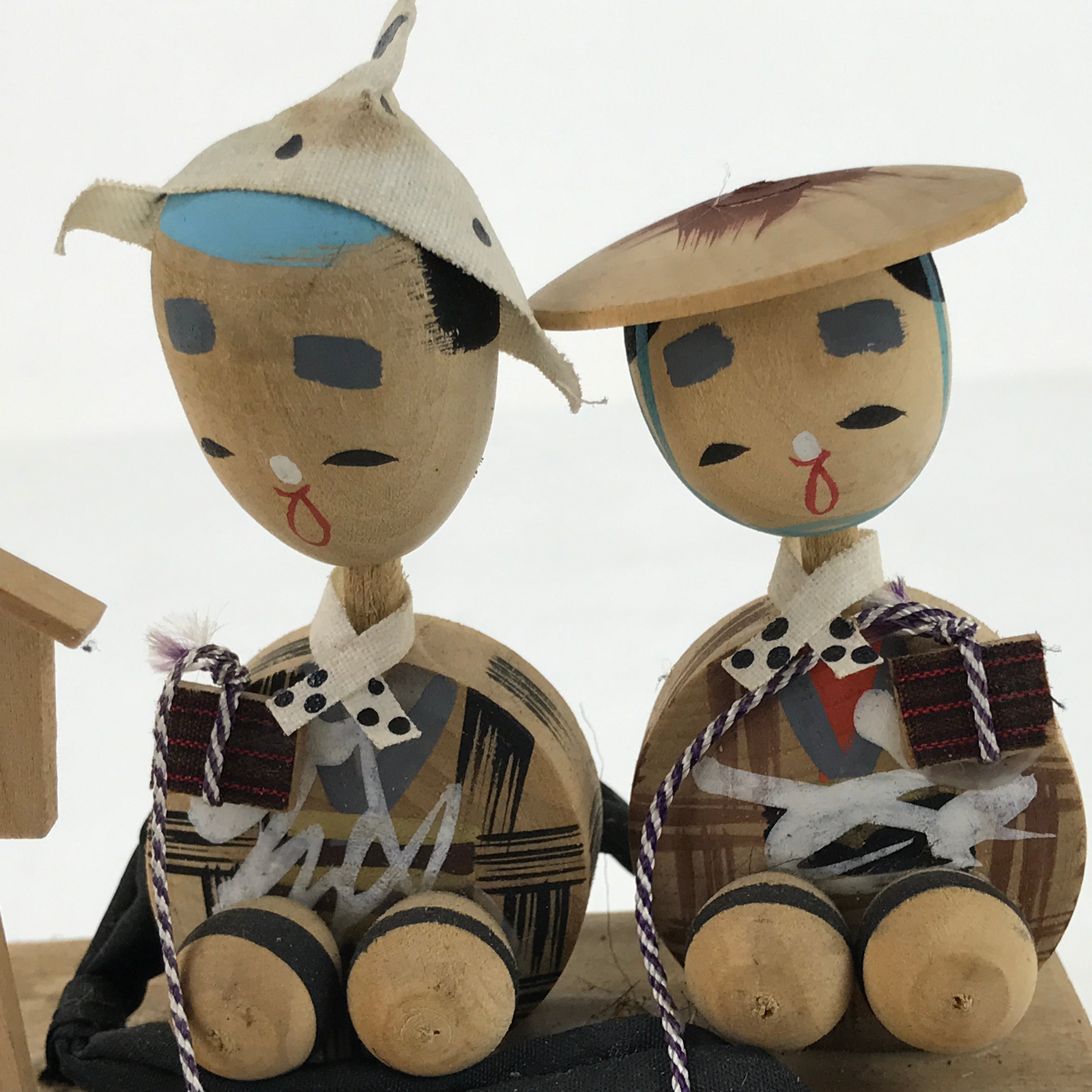 Japanese Wood Kokeshi Doll Vtg Couple Sitting Hakone Geta Stand Folk Art KF691