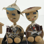 Japanese Wood Kokeshi Doll Vtg Couple Sitting Hakone Geta Stand Folk Art KF691
