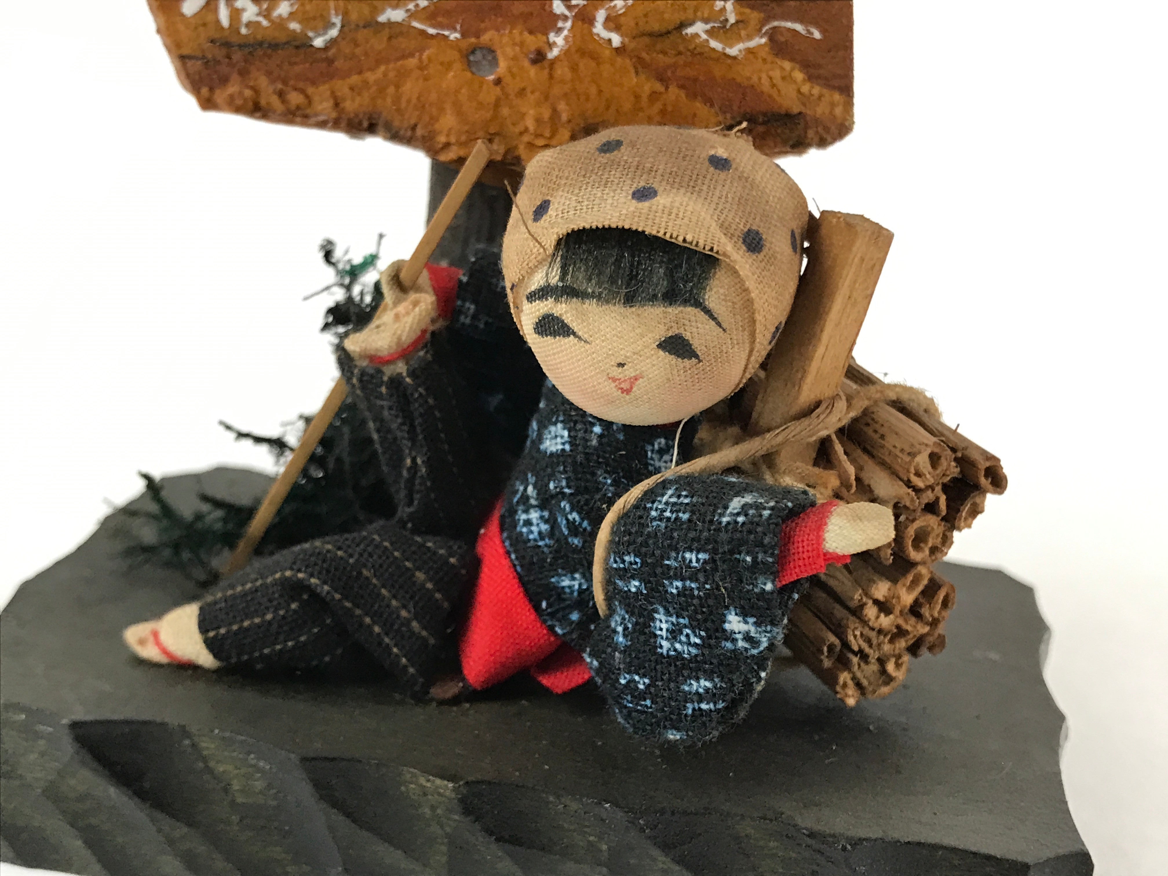 Japanese Wood Kokeshi Doll Woman Wood Carrier Vtg Folk Art Decoration KF676