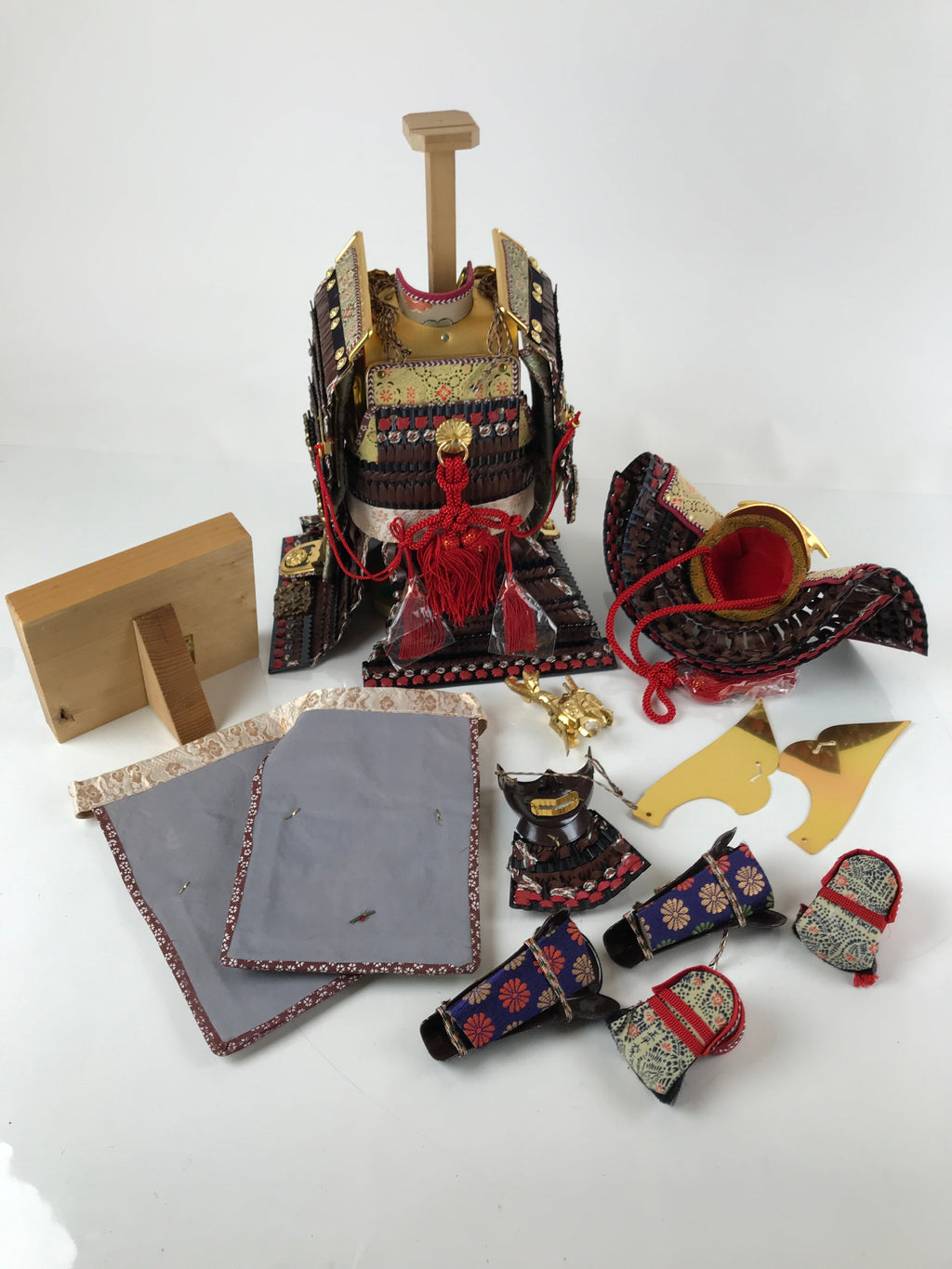 Japanese Wooden Boxed Samurai Miniature Armor Yoroi Set Vtg Boys' Festival ID557