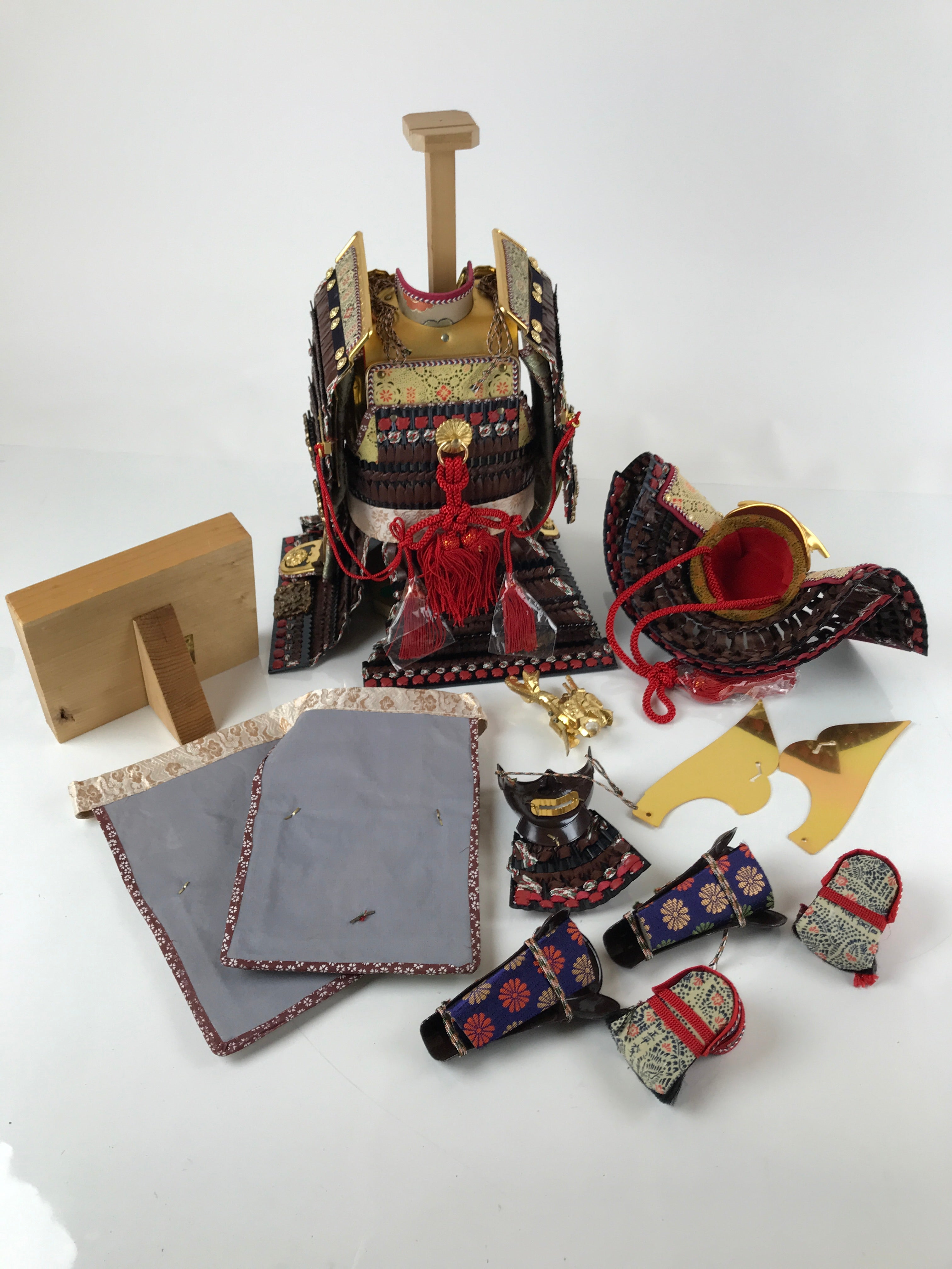 Japanese Wooden Boxed Samurai Miniature Armor Yoroi Set Vtg Boys' Festival ID557