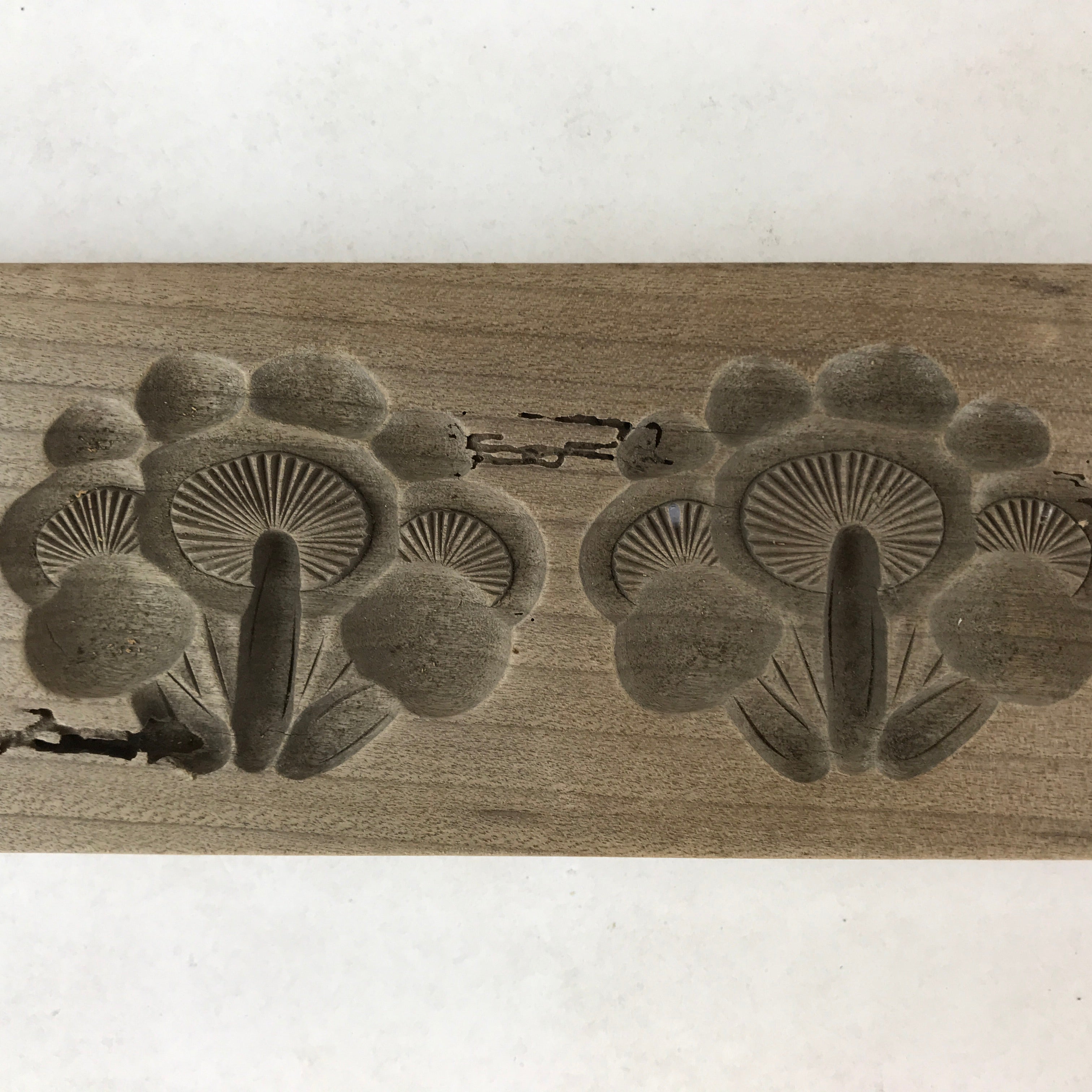 Japanese Wooden Carved Kashigata Cake Mold Vtg Sweet Wagashi Dandelions Kg530
