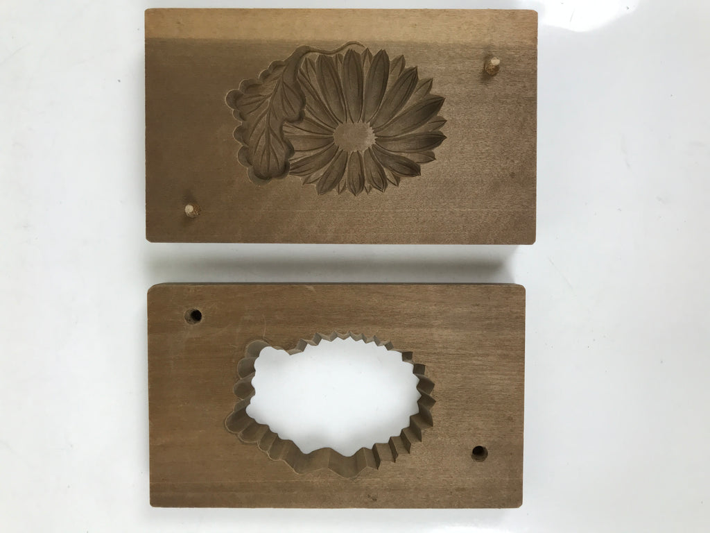 Japanese Wooden Kashigata Cake Mold Vtg Sweet Wagashi Chrysanthemum Kiku Kg639
