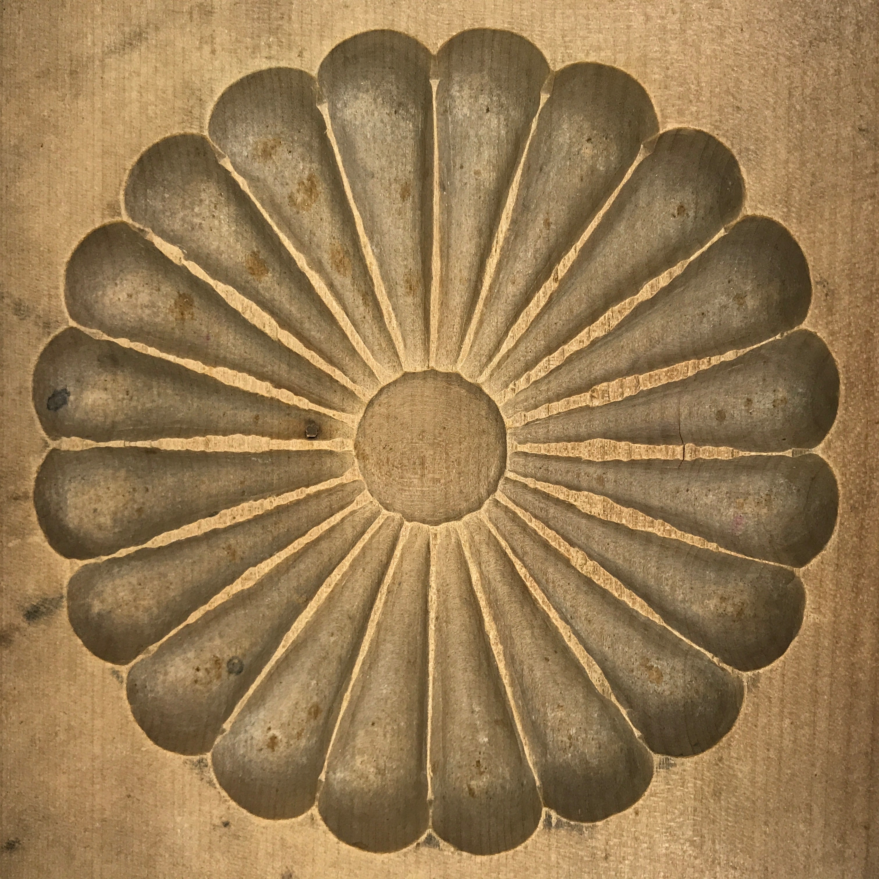 Japanese Wooden Kashigata Cake Mold Vtg Sweet Wagashi Chrysanthemum Kiku Kg642