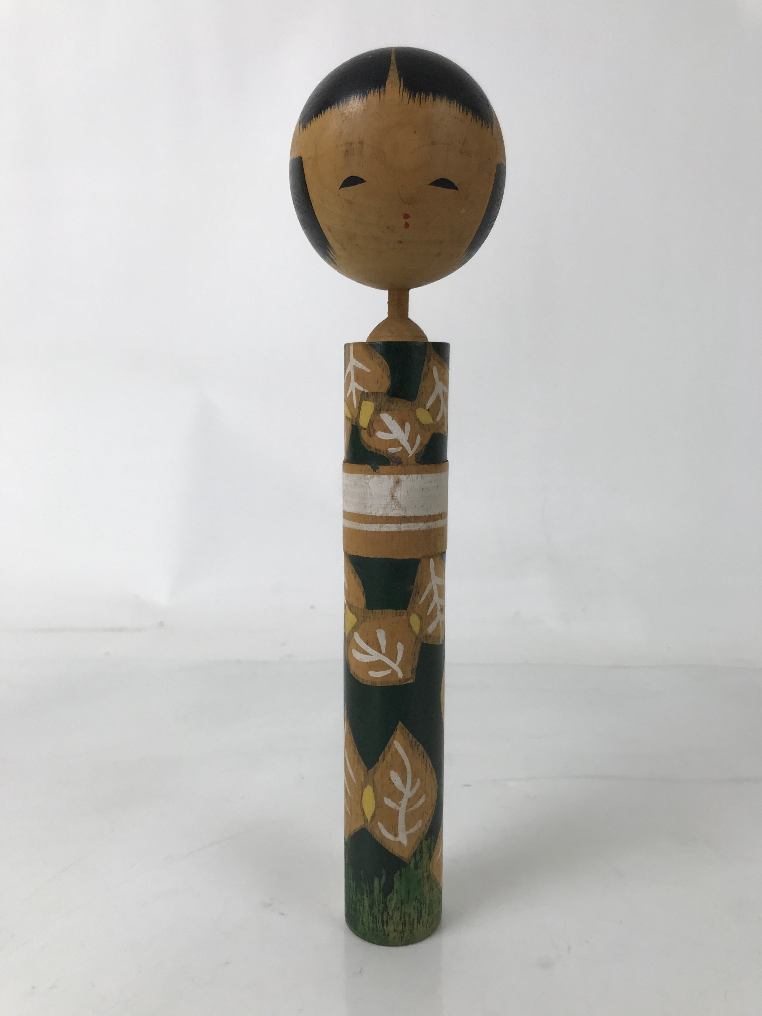Japanese Wooden Kokeshi Doll Vtg Green White Leaves Pattern Kimono KF728