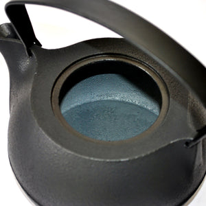https://chidorivintage.com/cdn/shop/files/Tea-supplies-Cast-iron-kettle-1_3L-Black-Award-winning-work-Nambu-ironware-Metalwork-6_300x.jpg?v=1690918106