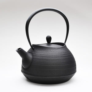 https://chidorivintage.com/cdn/shop/files/Tea-supplies-Iron-kettle-Brush-mark-1_0L-Black-Induction-cooker-200V-compatible-Nambu-ironware-Metalwork-2_300x.jpg?v=1690917936