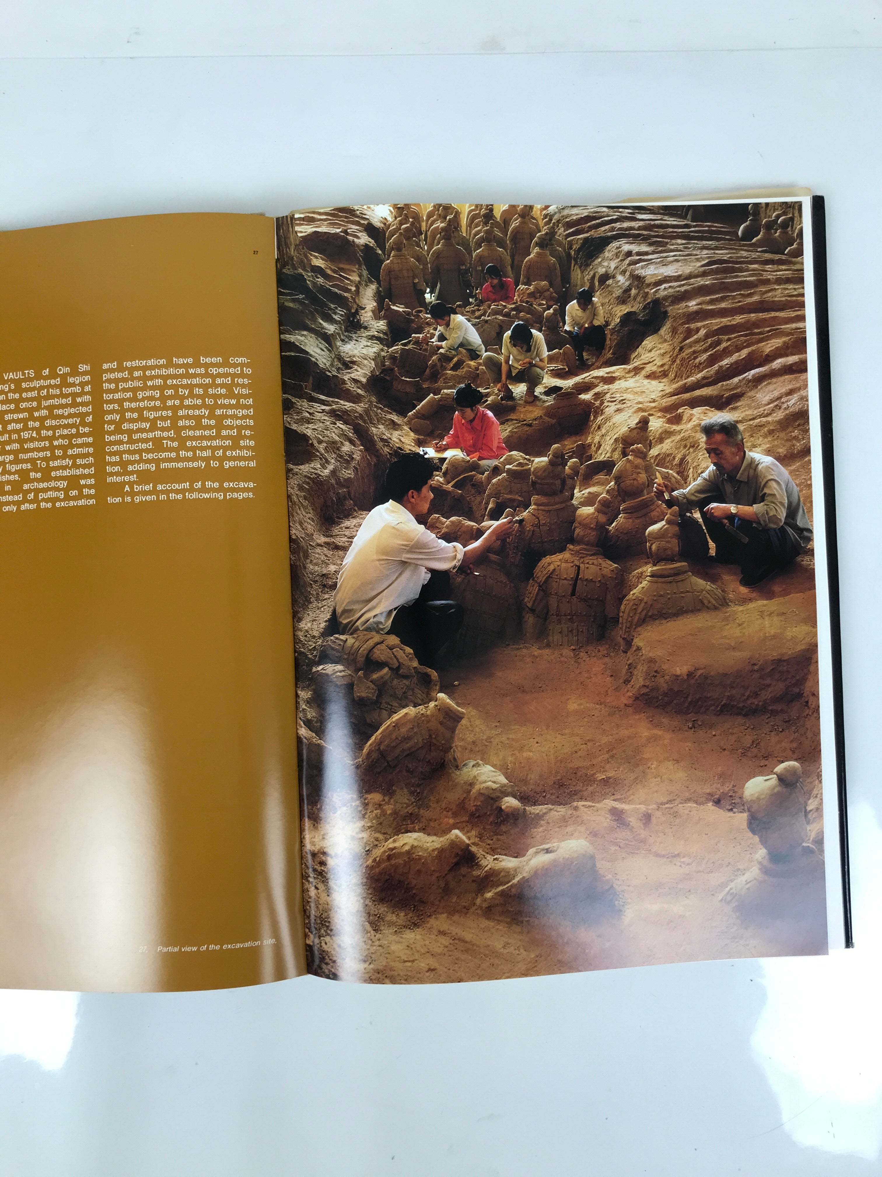 The First Emperor's Terracotta Legion Book 1st Edition Vtg China TTP Color HN29