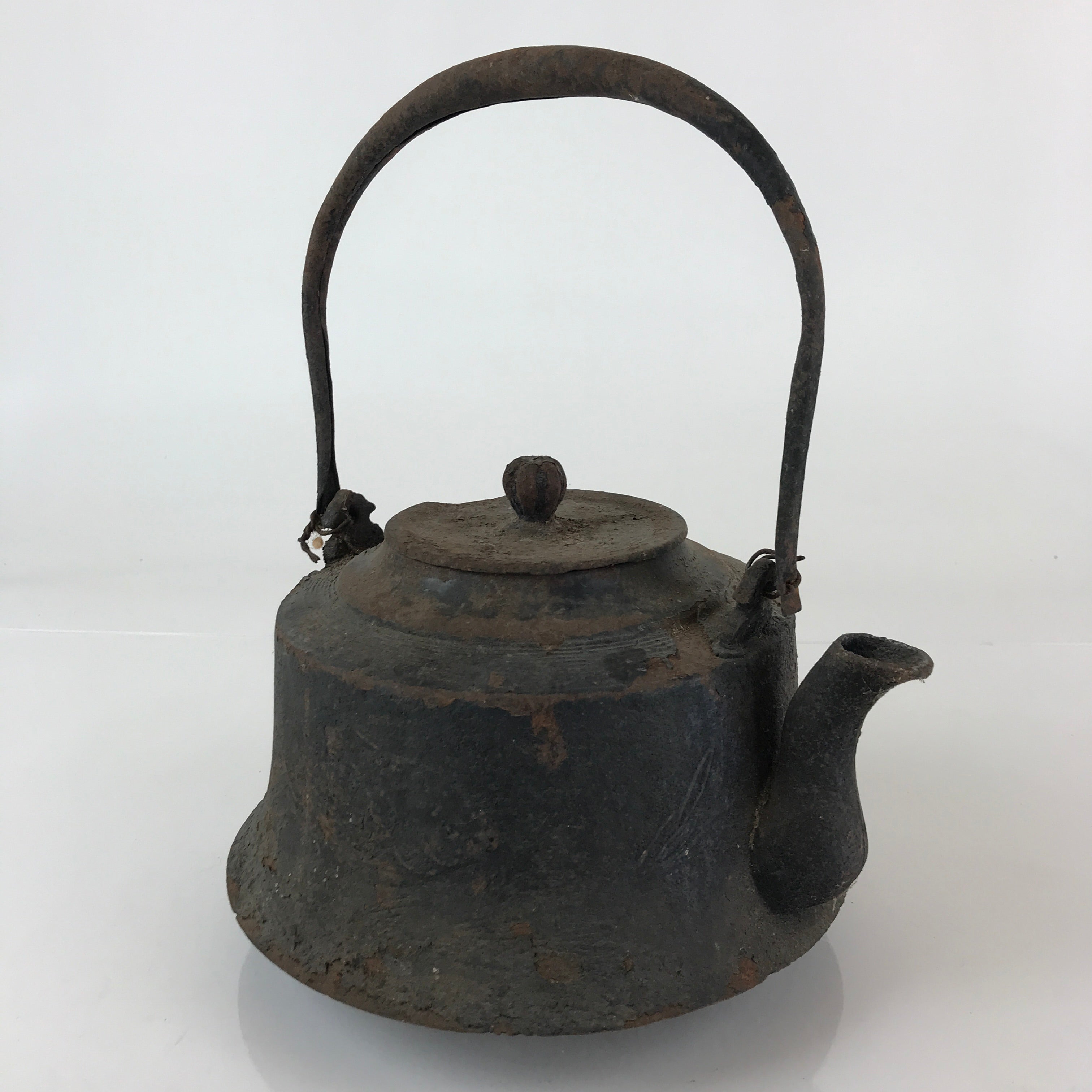 https://chidorivintage.com/cdn/shop/products/Antique-C1880-Japanese-Cast-Iron-Tetsubin-Kettle-Teapot-Nanbu-Tekki-T104.jpg?v=1681499335