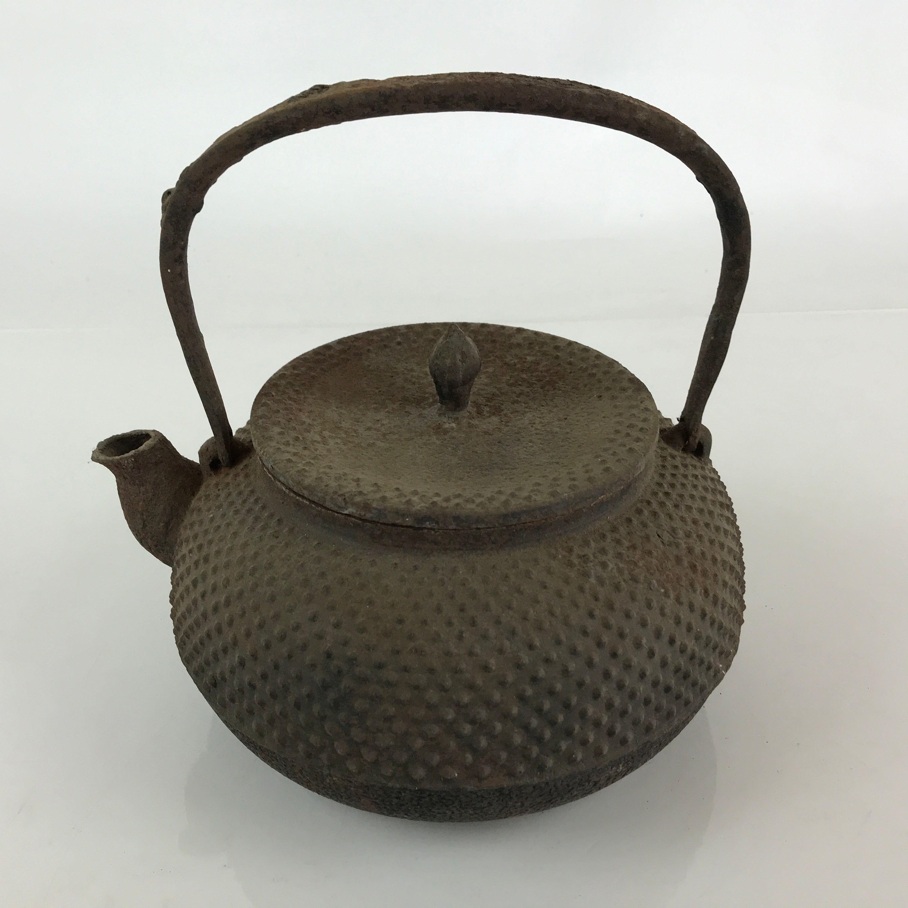 https://chidorivintage.com/cdn/shop/products/Antique-C1880-Japanese-Cast-Iron-Tetsubin-Kettle-Teapot-Nanbu-Tekki-T105.jpg?v=1681499398