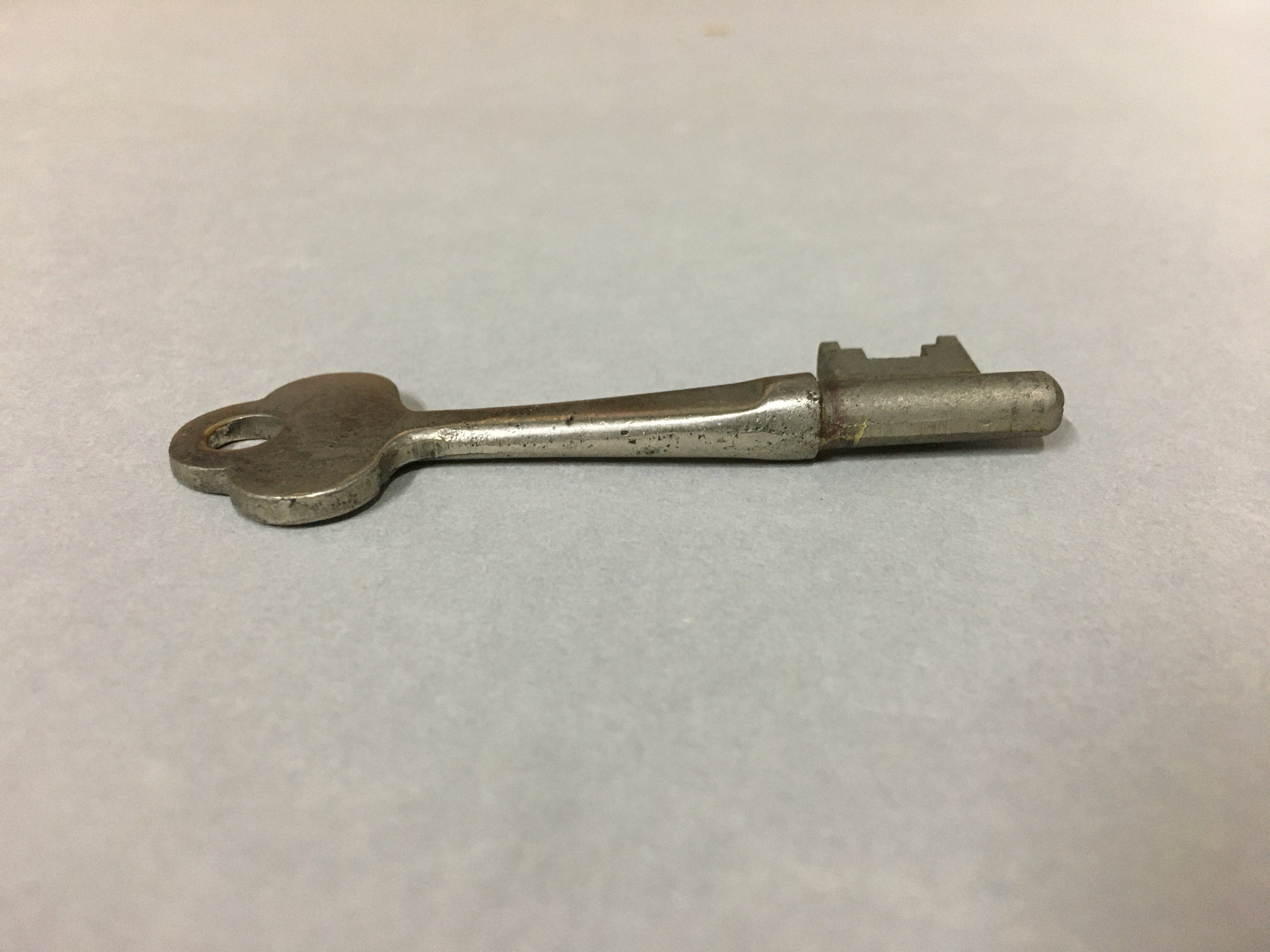 Antique Japanese Skeleton Key Vtg C1930 Silver 3 leaves Engraved SW JK21