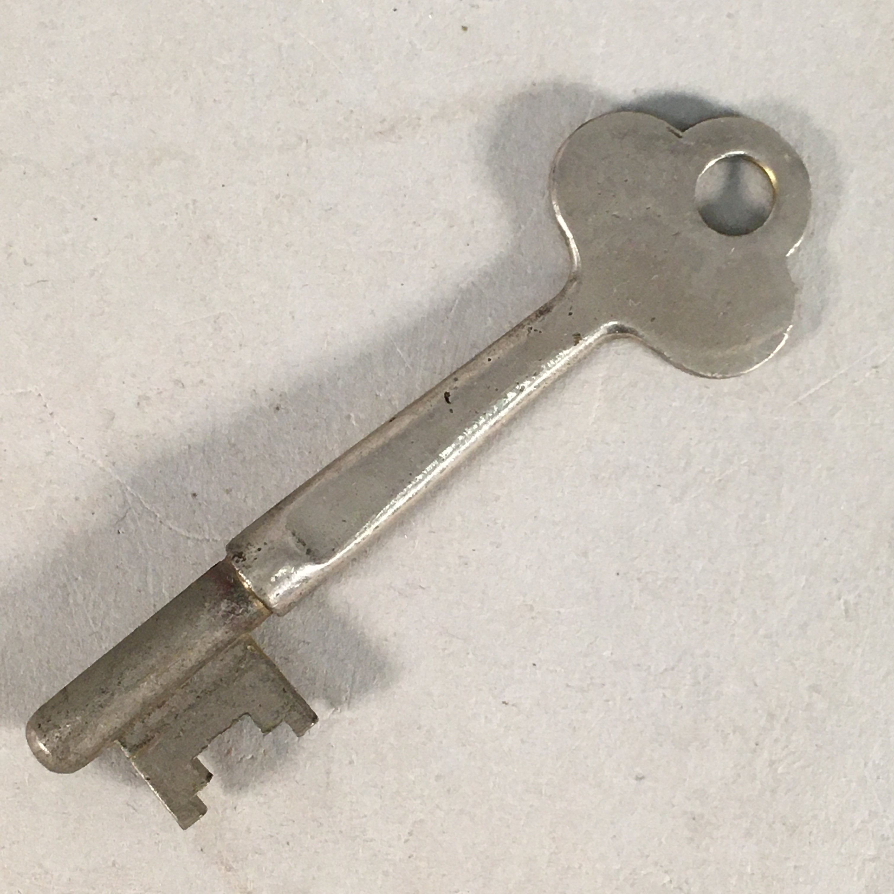 Antique Japanese Skeleton Key Vtg C1930 Silver 3 leaves Engraved SW JK21