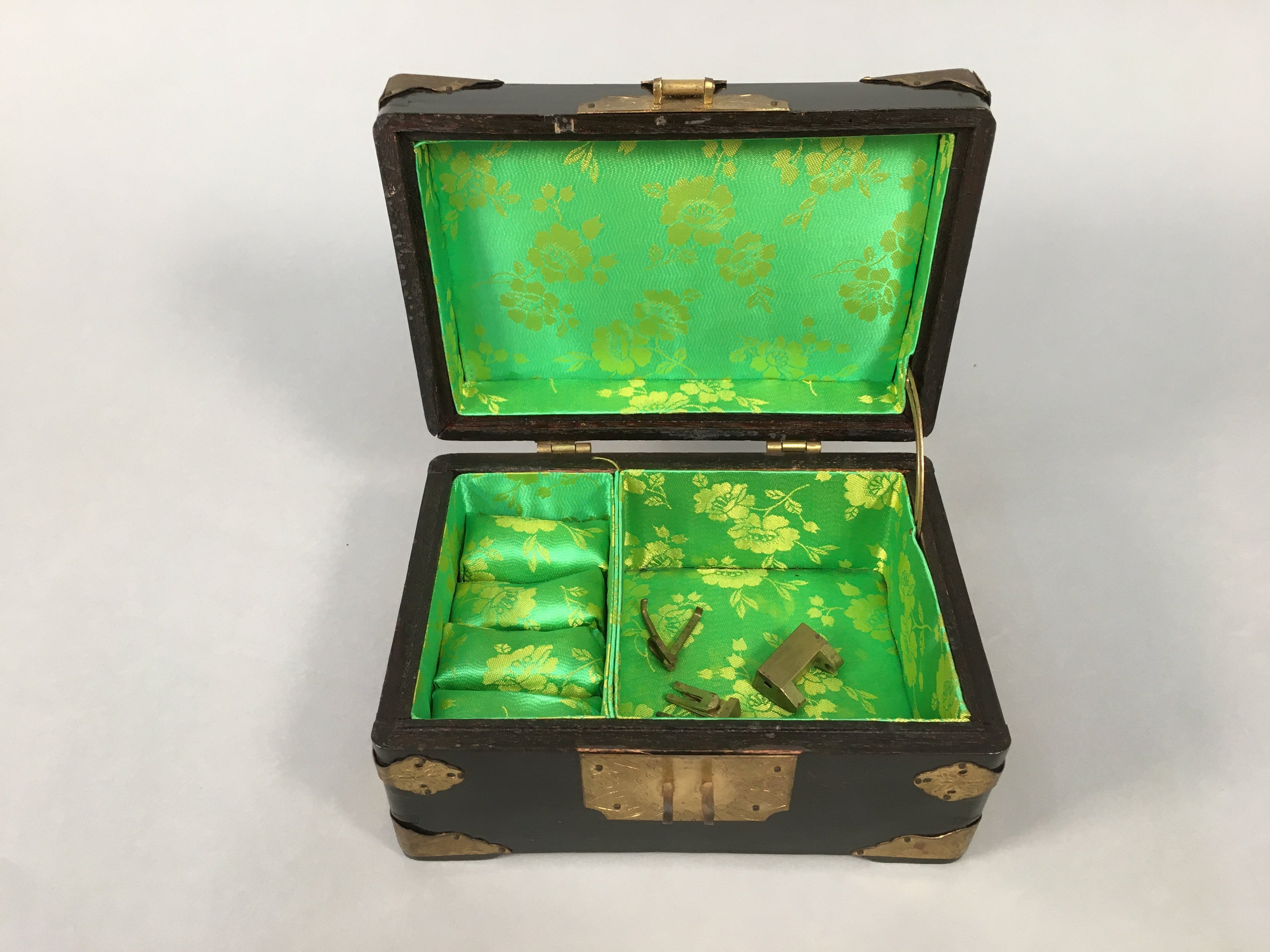 Antique Japanese Wooden Jewelry Box 1900 Shell Inlay Lock Key Embroidery T233