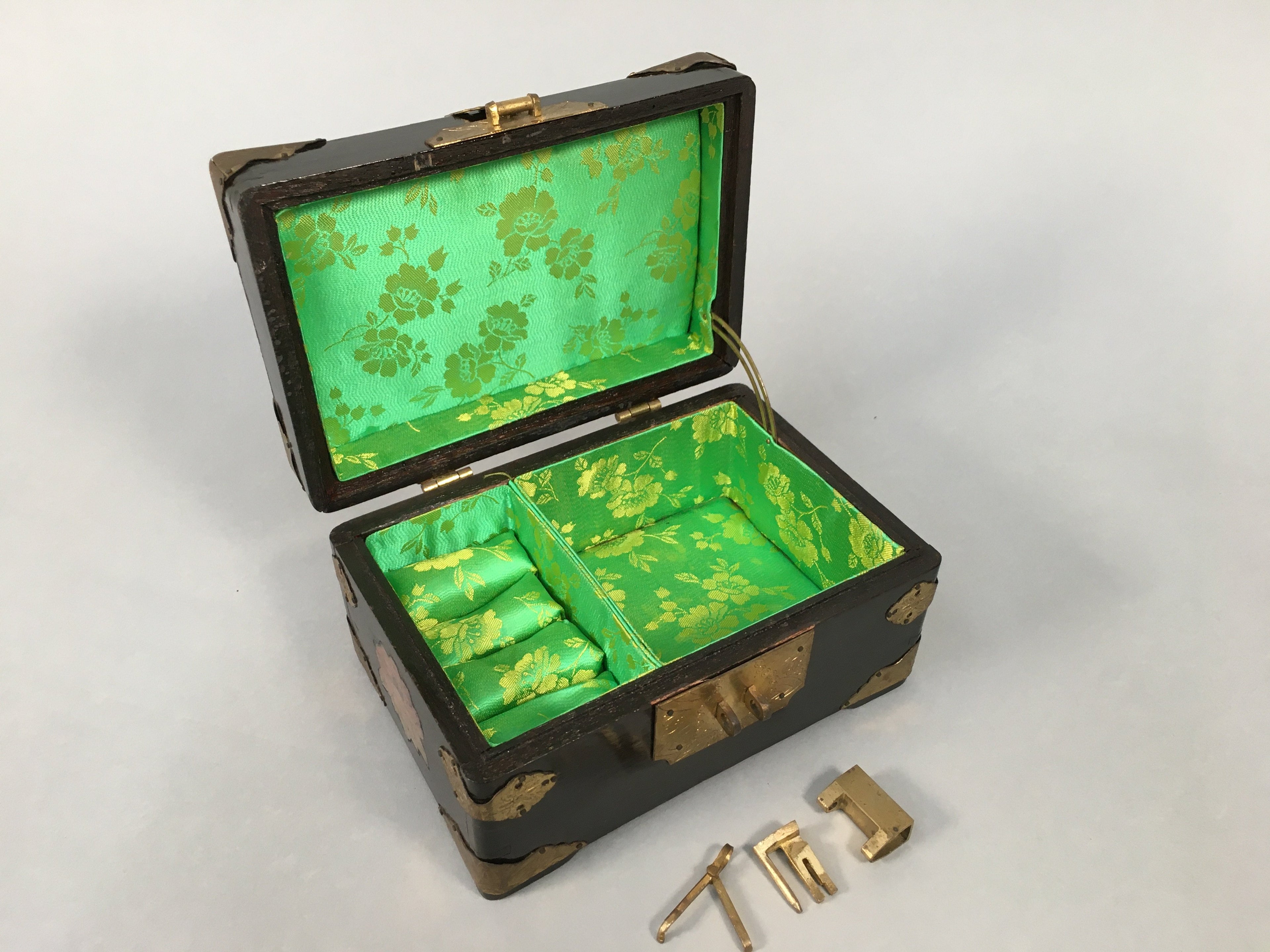 Antique Japanese Wooden Jewelry Box 1900 Shell Inlay Lock Key Embroidery T233