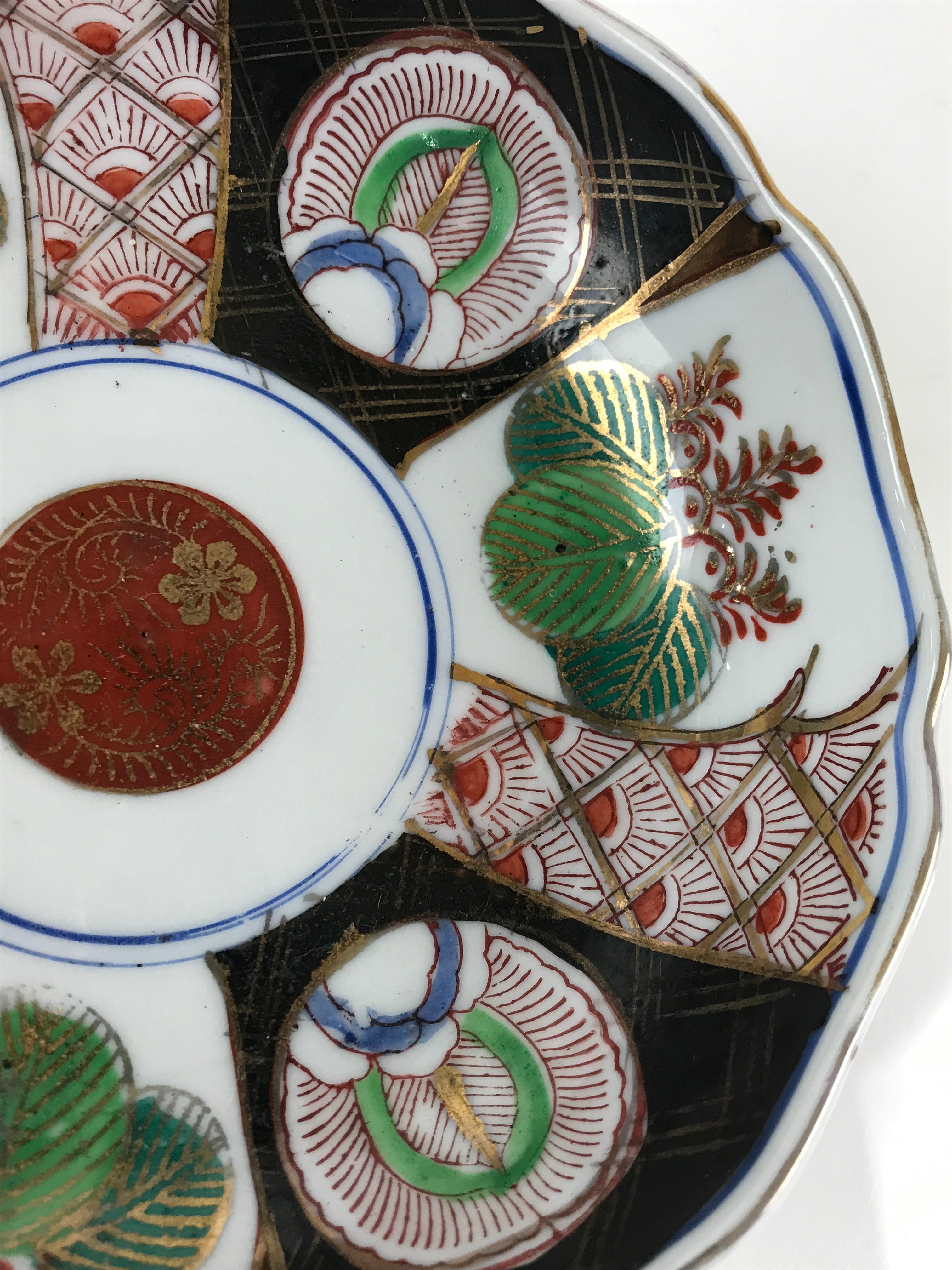 Antique Japanese koimari Arita Ware Porcelain Bowl Red Green Floral Design PY198