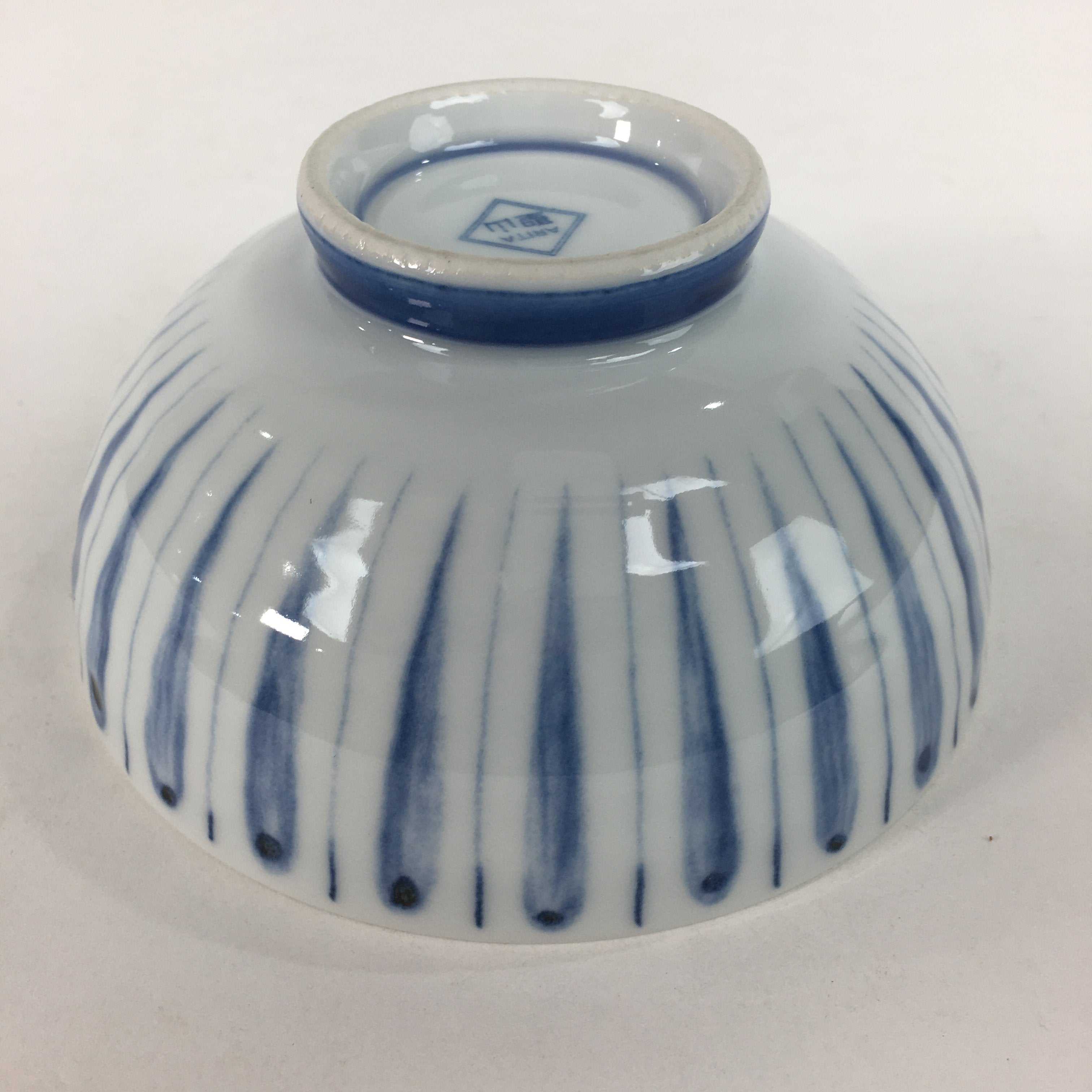 https://chidorivintage.com/cdn/shop/products/Japanese-Arita-Ware-Porcelain-Rice-Bowl-Vtg-Sometsuke-Blue-White-Vertical-Stripe-9.jpg?v=1646251115