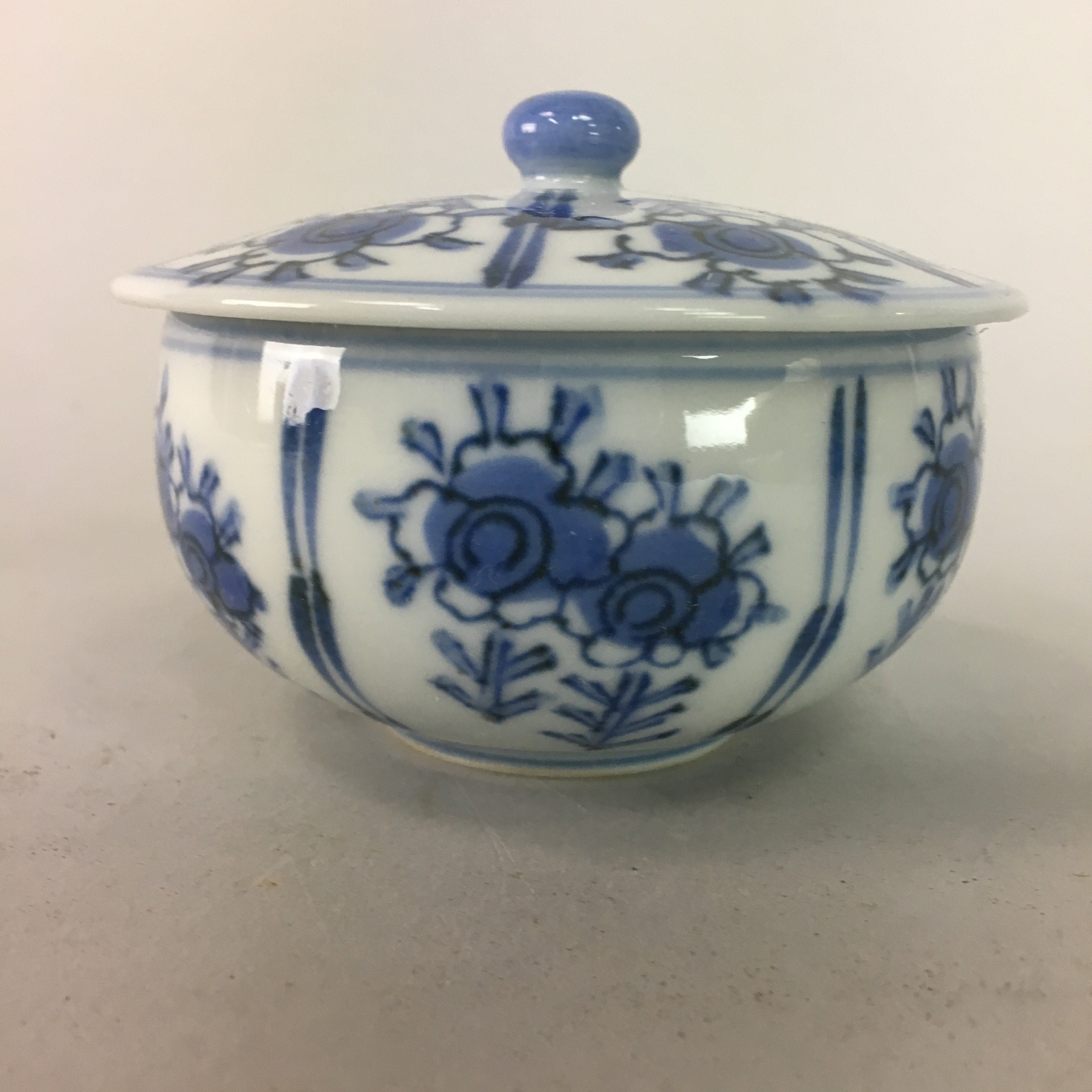 Japanese Arita ware Porcelain Teacup Vtg Lidded Yunomi Sometsuke Floral QT11