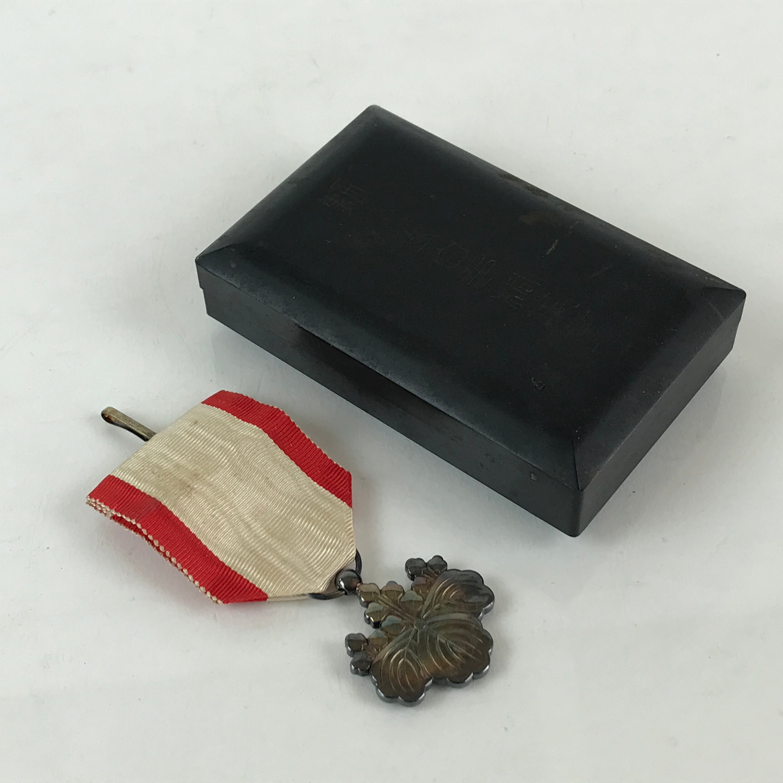 Japanese Army Medal 8th Class White Paulownia Badge Vtg WW2 Reward Box JK449