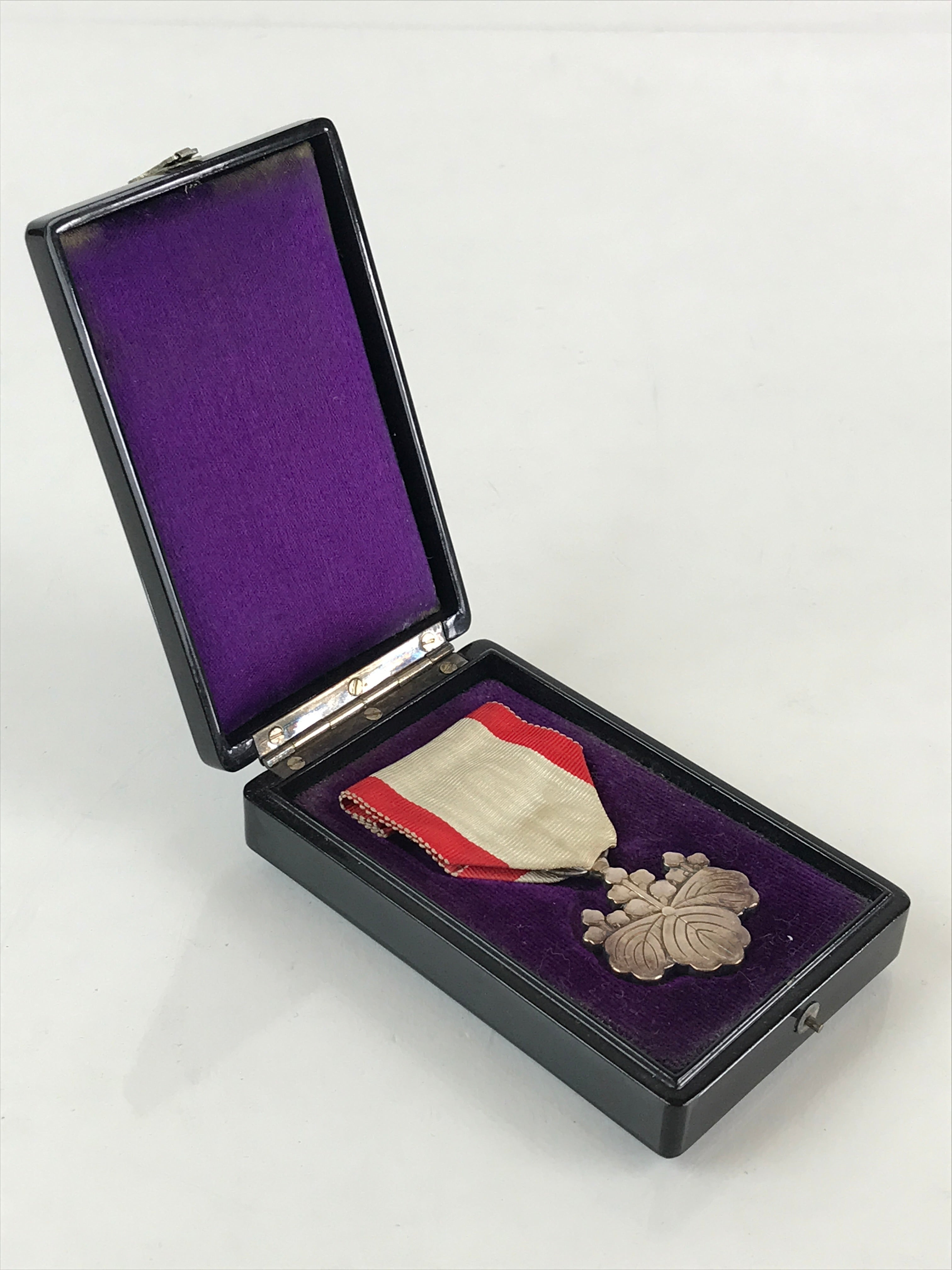 Japanese Army Medal 8th Class White Paulownia Badge Vtg WW2 Reward Box JK450