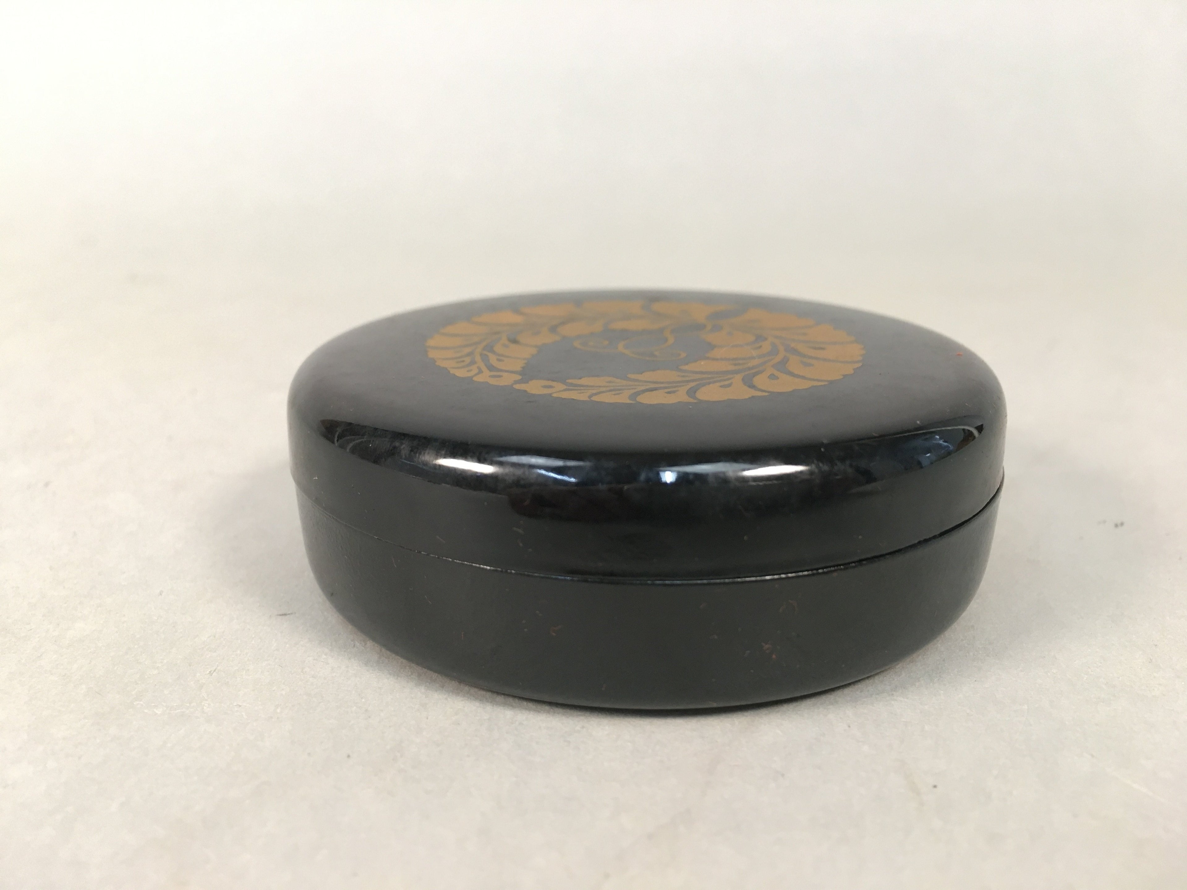 Japanese Buddhist Altar Fitting Incense Container Vtg Round Kogo Crest BU323