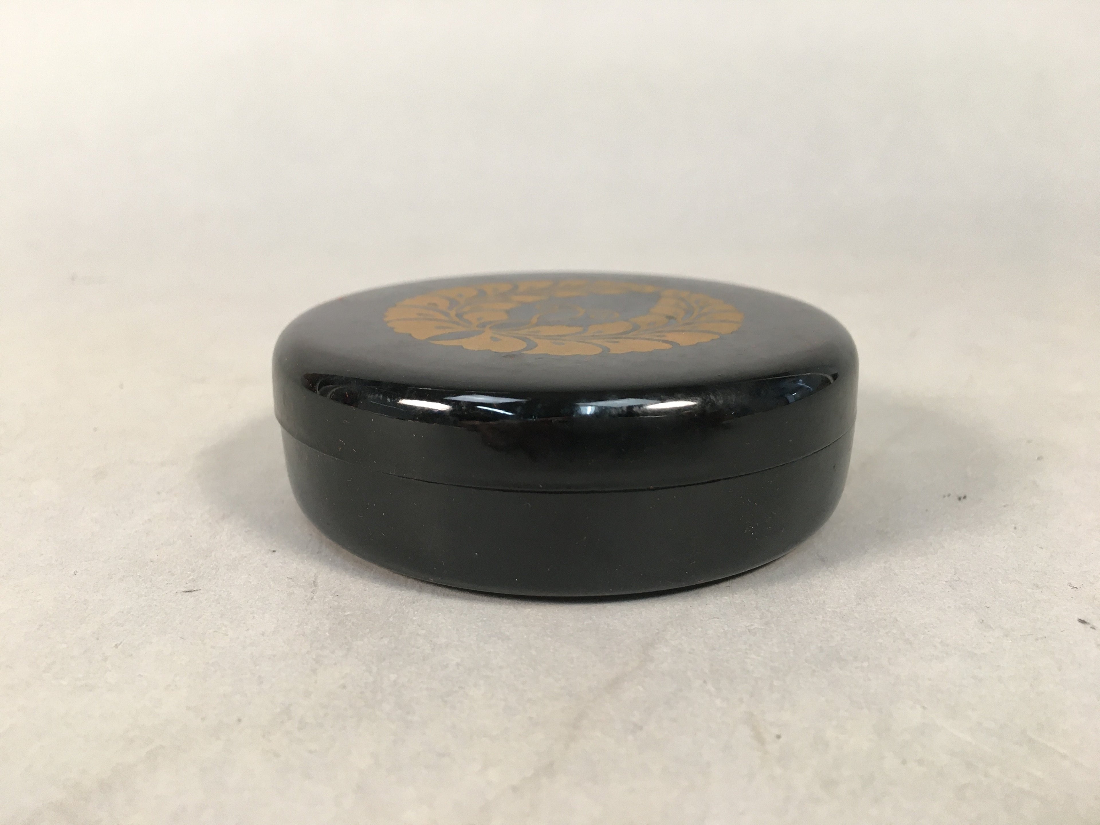 Japanese Buddhist Altar Fitting Incense Container Vtg Round Kogo Crest BU323