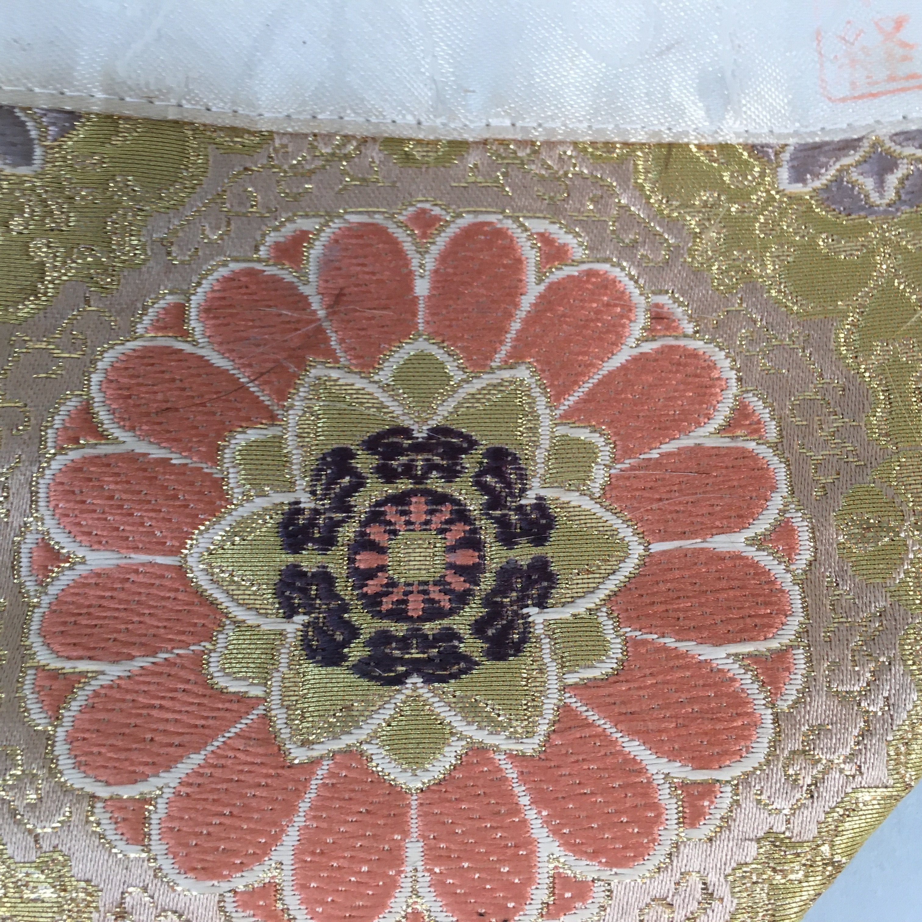 Japanese Buddhist Altar Table Cloth 18.5cm Uchishiki Gold Floral Kyozukue BU385