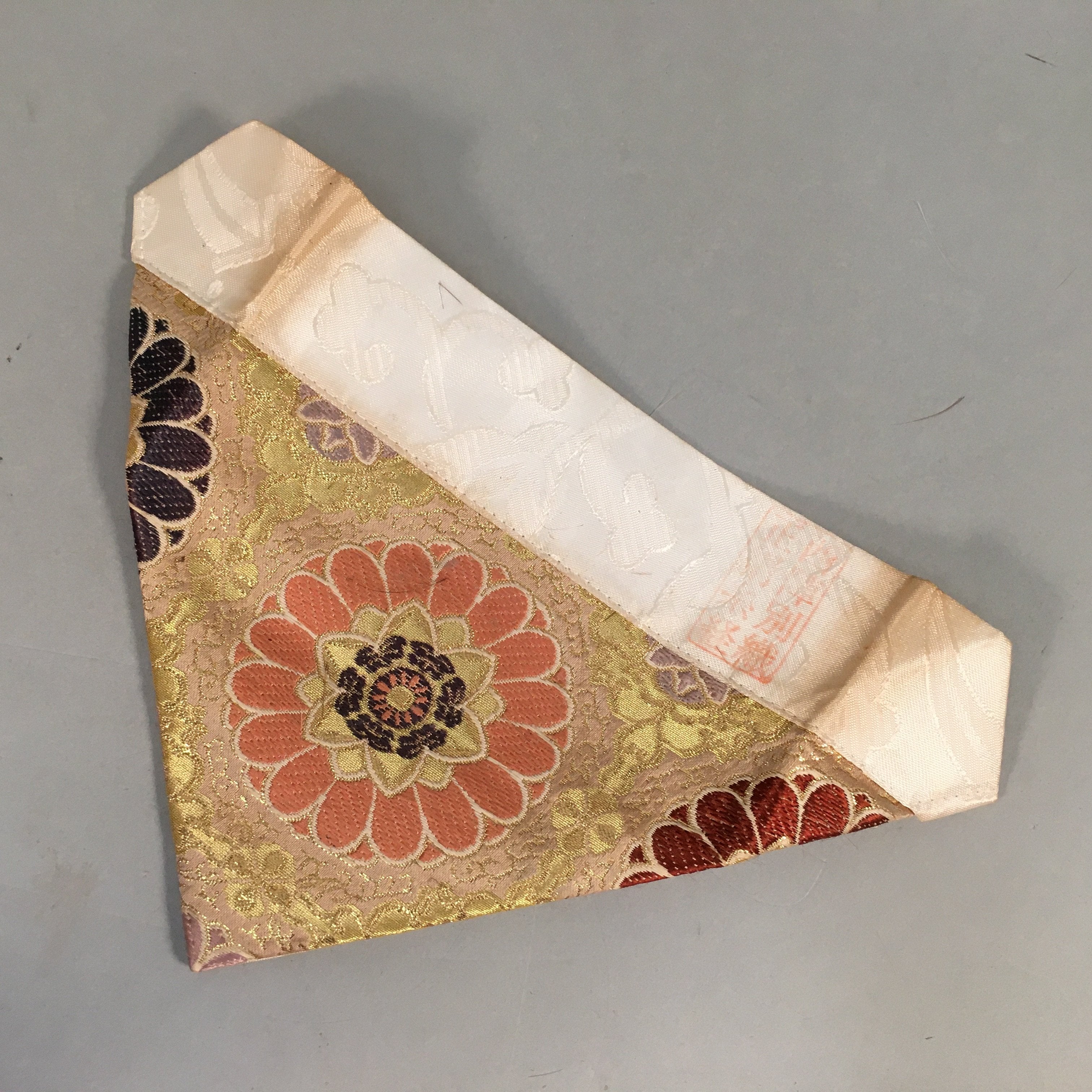 Japanese Buddhist Altar Table Cloth 18.5cm Uchishiki Gold Floral Kyozukue BU385