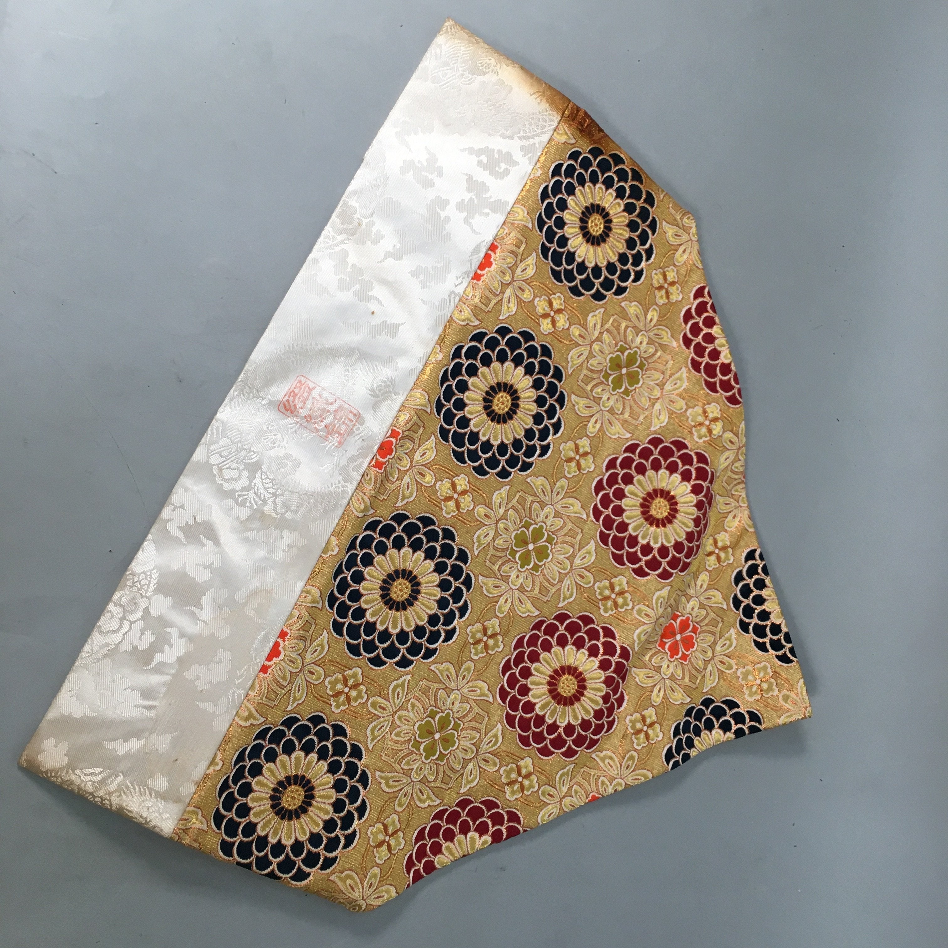 Japanese Buddhist Altar Table Cloth 63cm Uchishiki Gold Floral Kyozukue BU216
