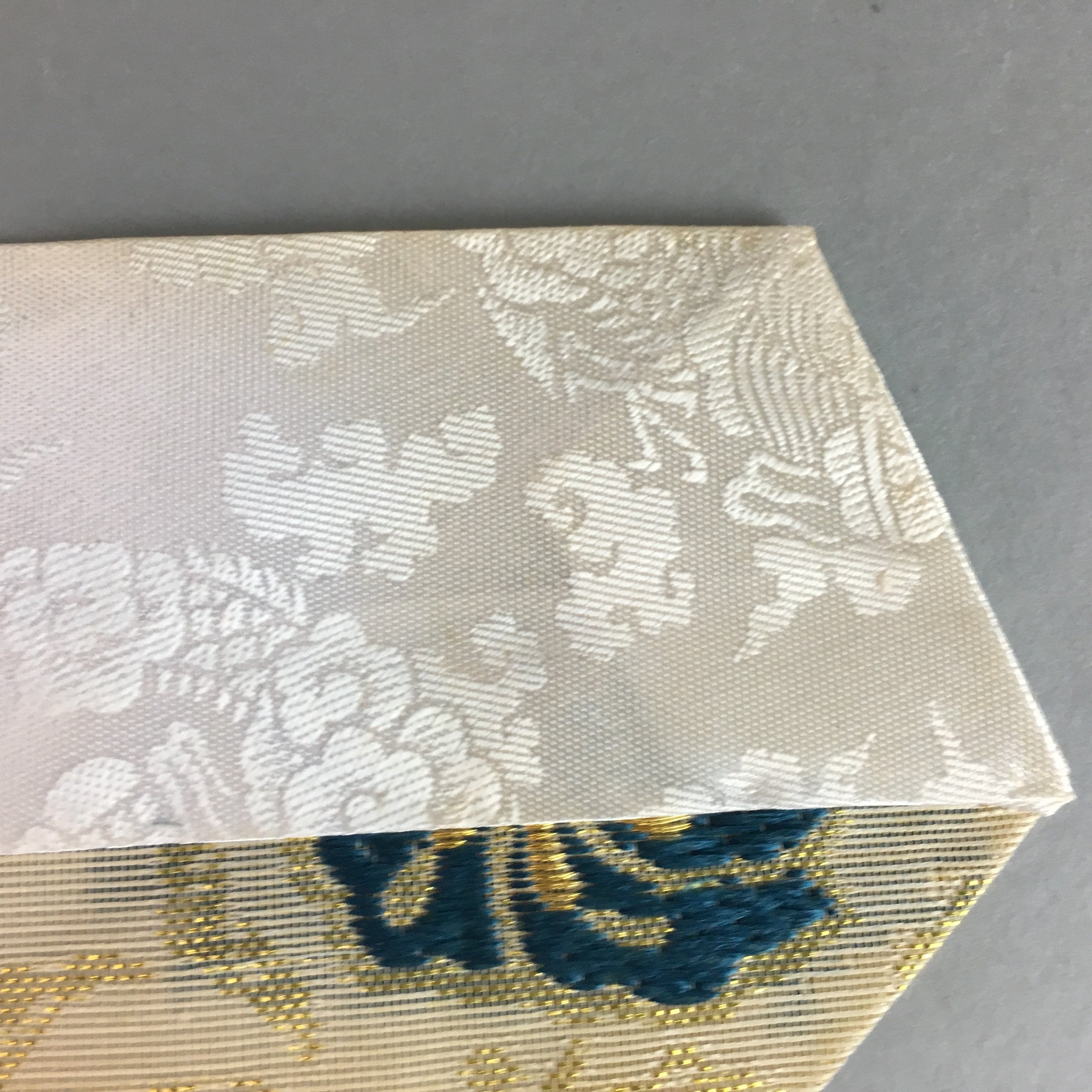 Japanese Buddhist Altar Table Cloth 67.5cm Uchishiki Gold Floral Kyozukue B779