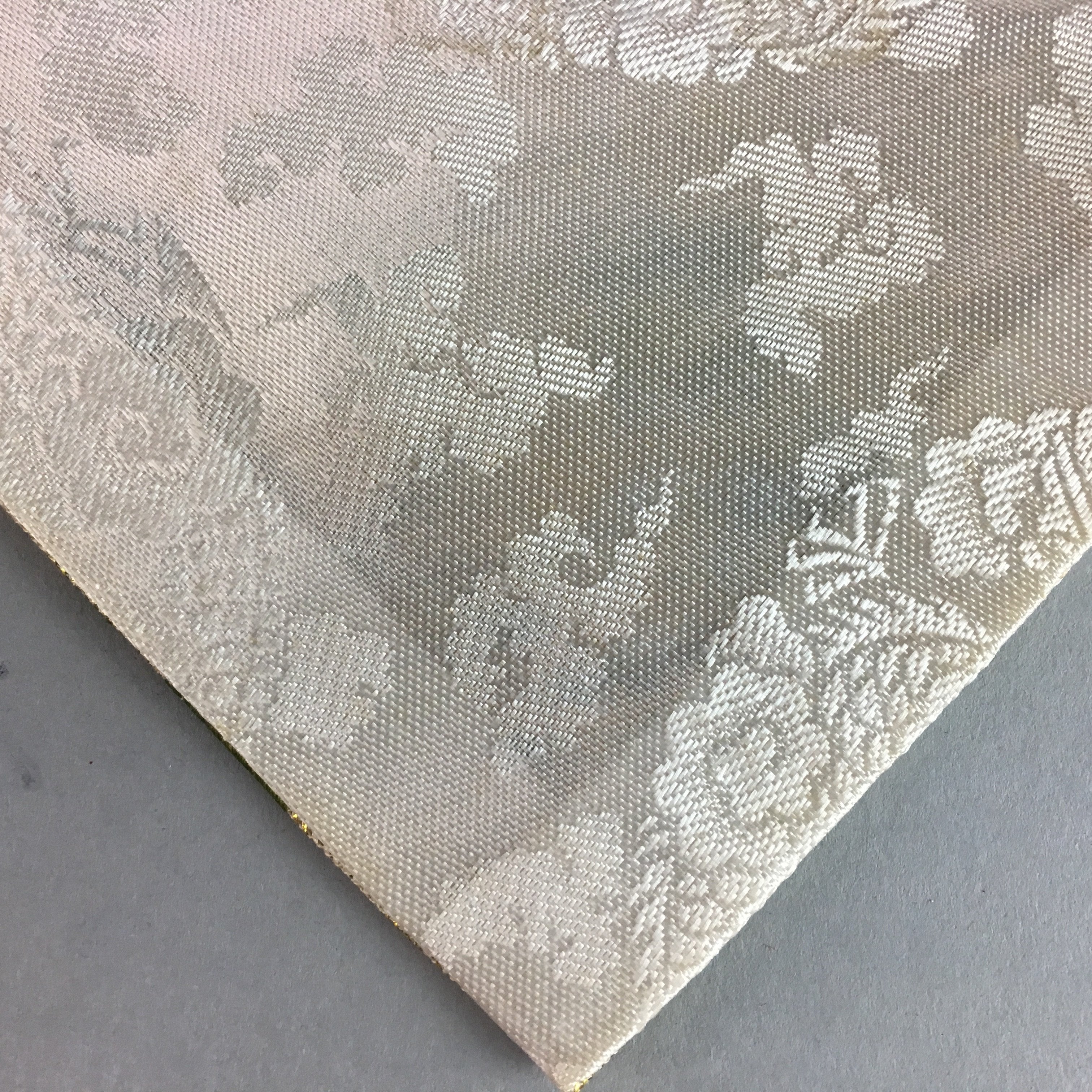 Japanese Buddhist Altar Table Cloth 67.5cm Uchishiki Gold Floral Kyozukue B779