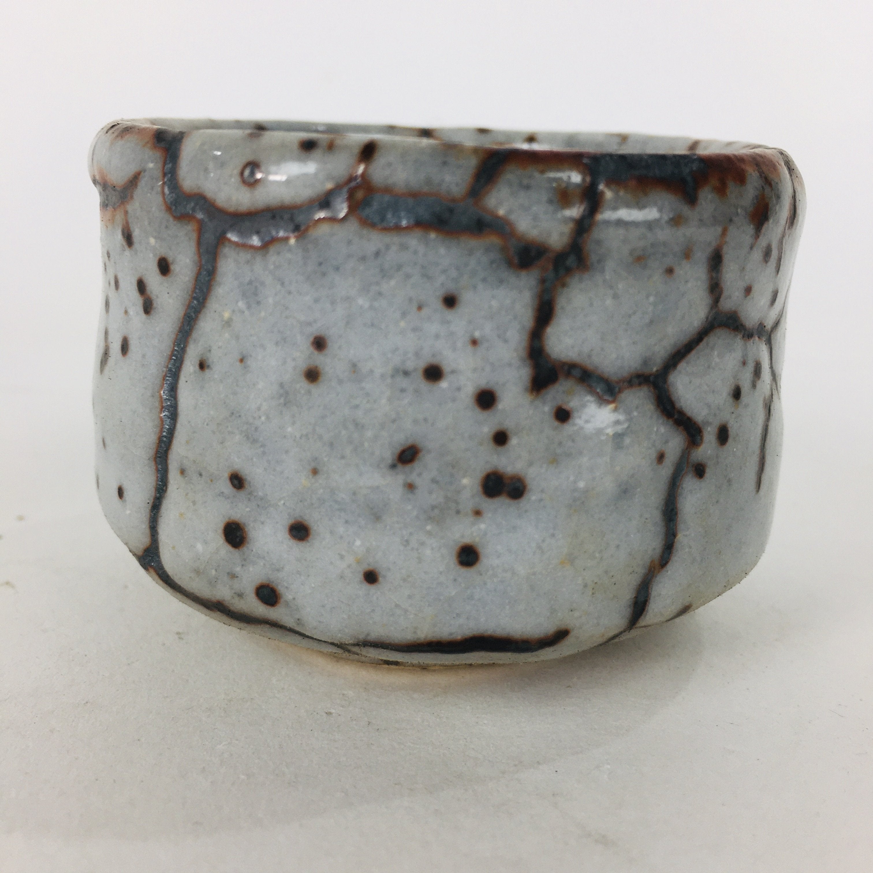 Japanese Ceramic Hagi Ware Sake Cup Vtg Guinomi Ochoko White Glaze GU907