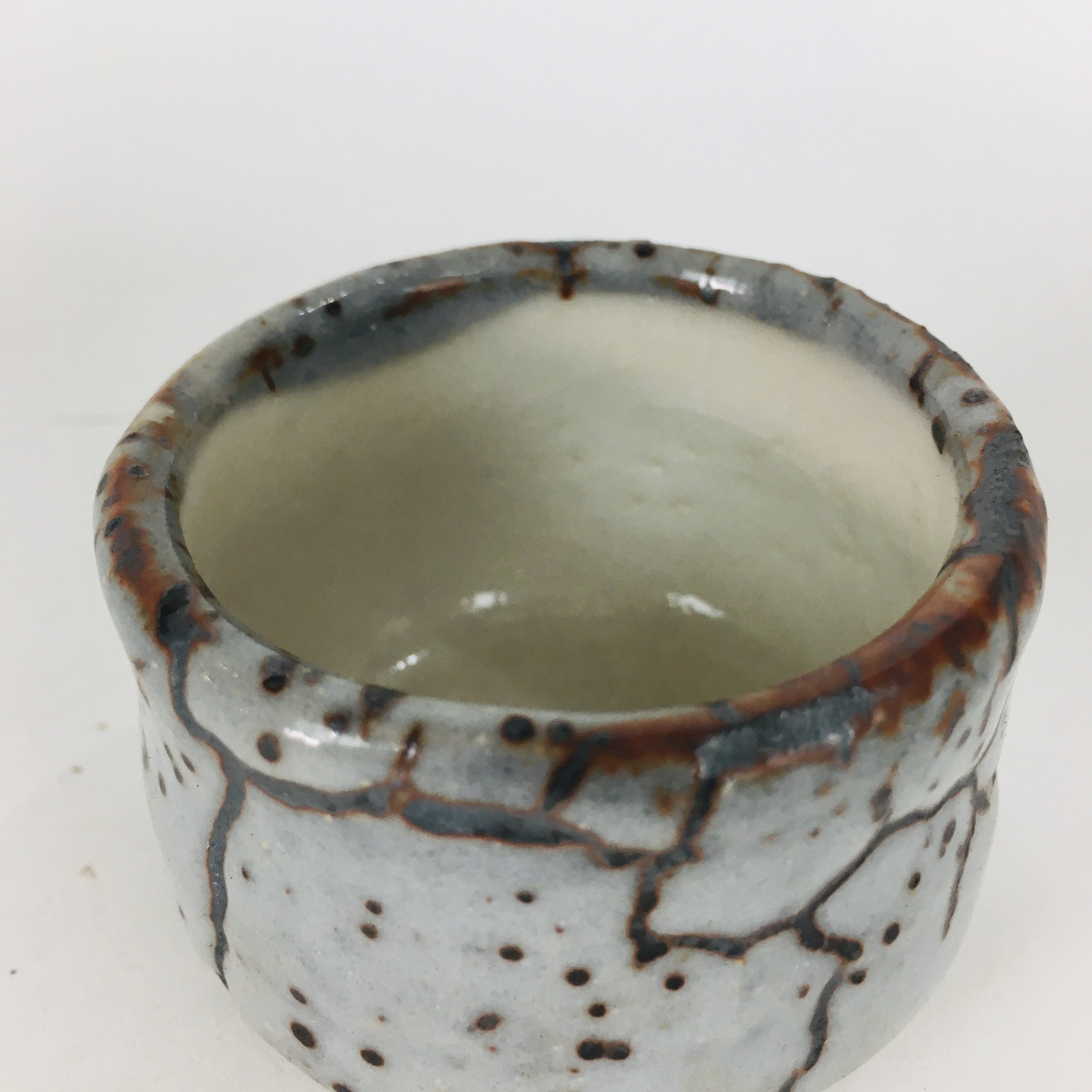 Japanese Ceramic Hagi Ware Sake Cup Vtg Guinomi Ochoko White Glaze GU907