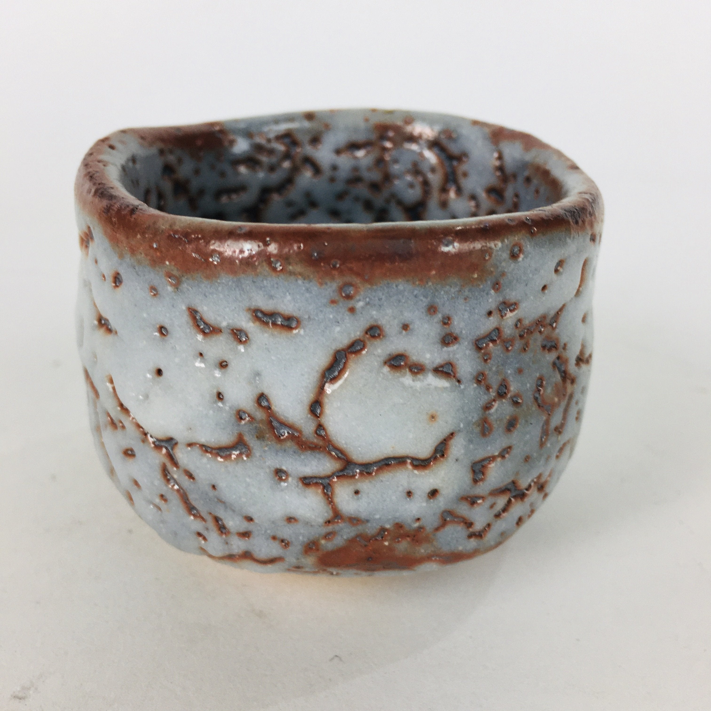 Japanese Ceramic Hagi Ware Sake Cup Vtg Guinomi Ochoko White Glaze GU908