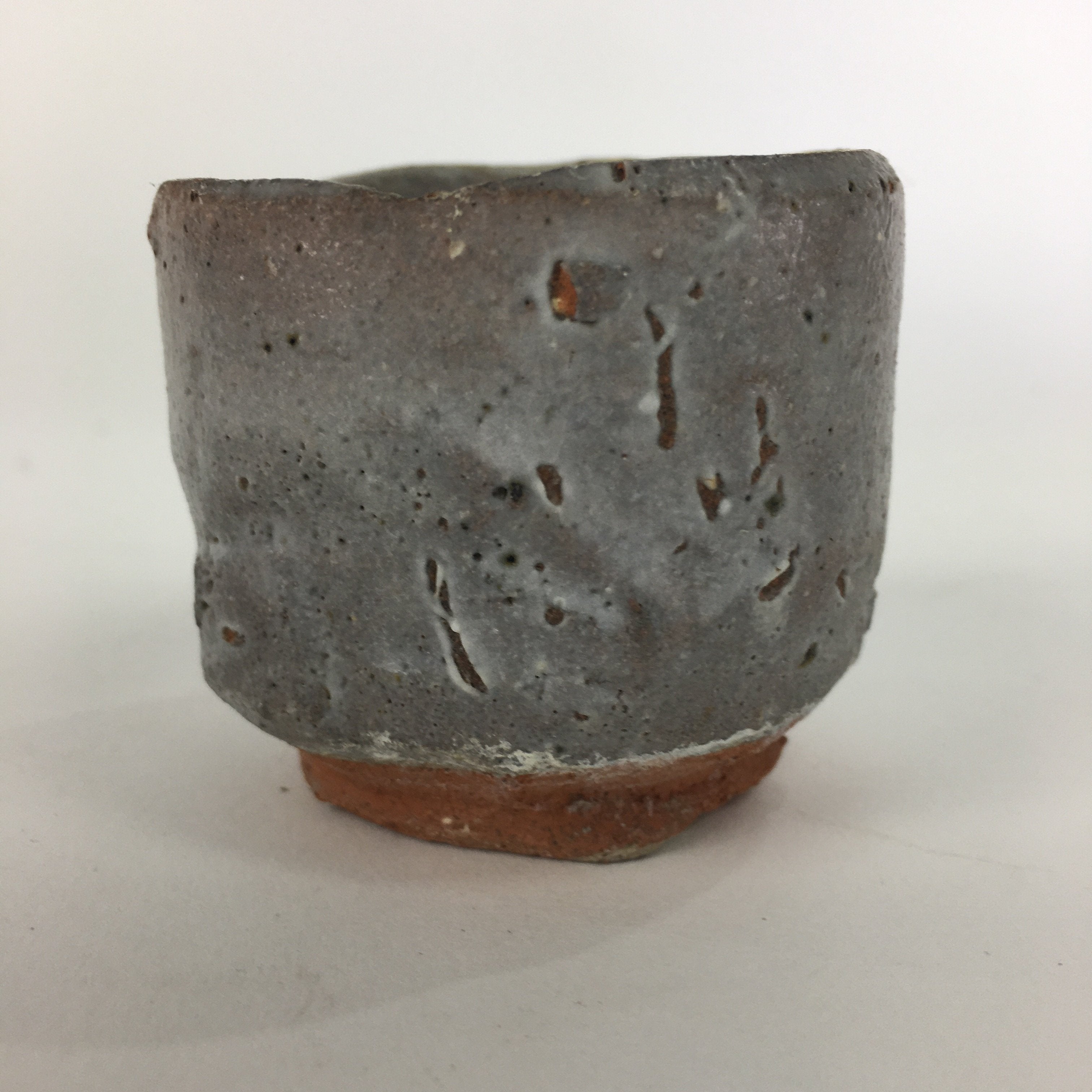 Japanese Ceramic Hagi Ware Sake Cup Vtg Guinomi White Red Clay Pottery GU975