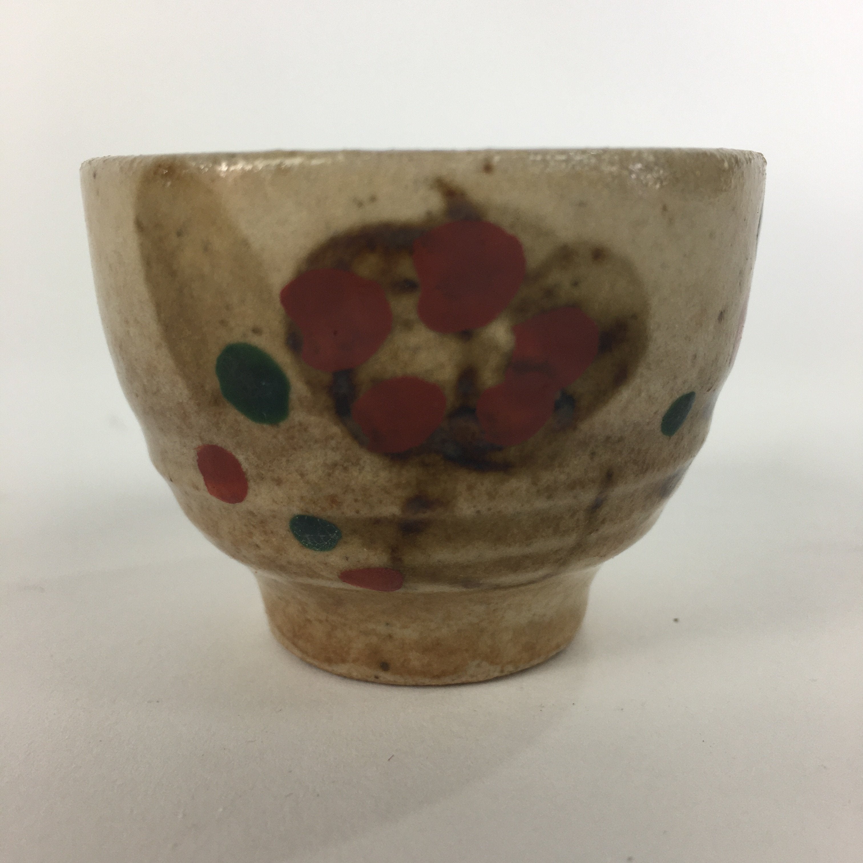Japanese Ceramic Kutani Ware Sake Cup Vtg Guinomi Ochoko Beige Flower GU971