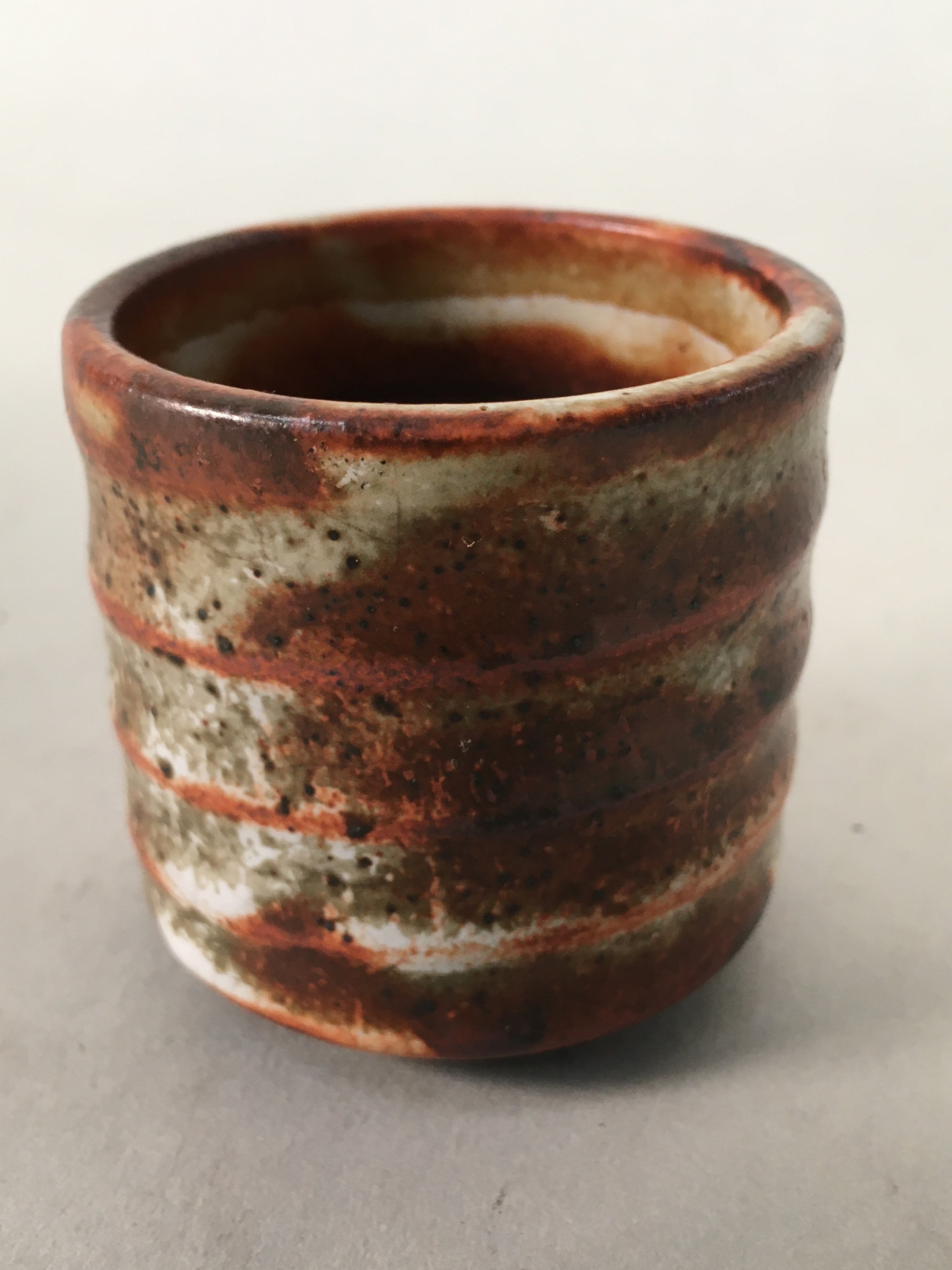 Japanese Ceramic Sake Cup Guinomi Sakazuki Vtg Pottery Brown GU821