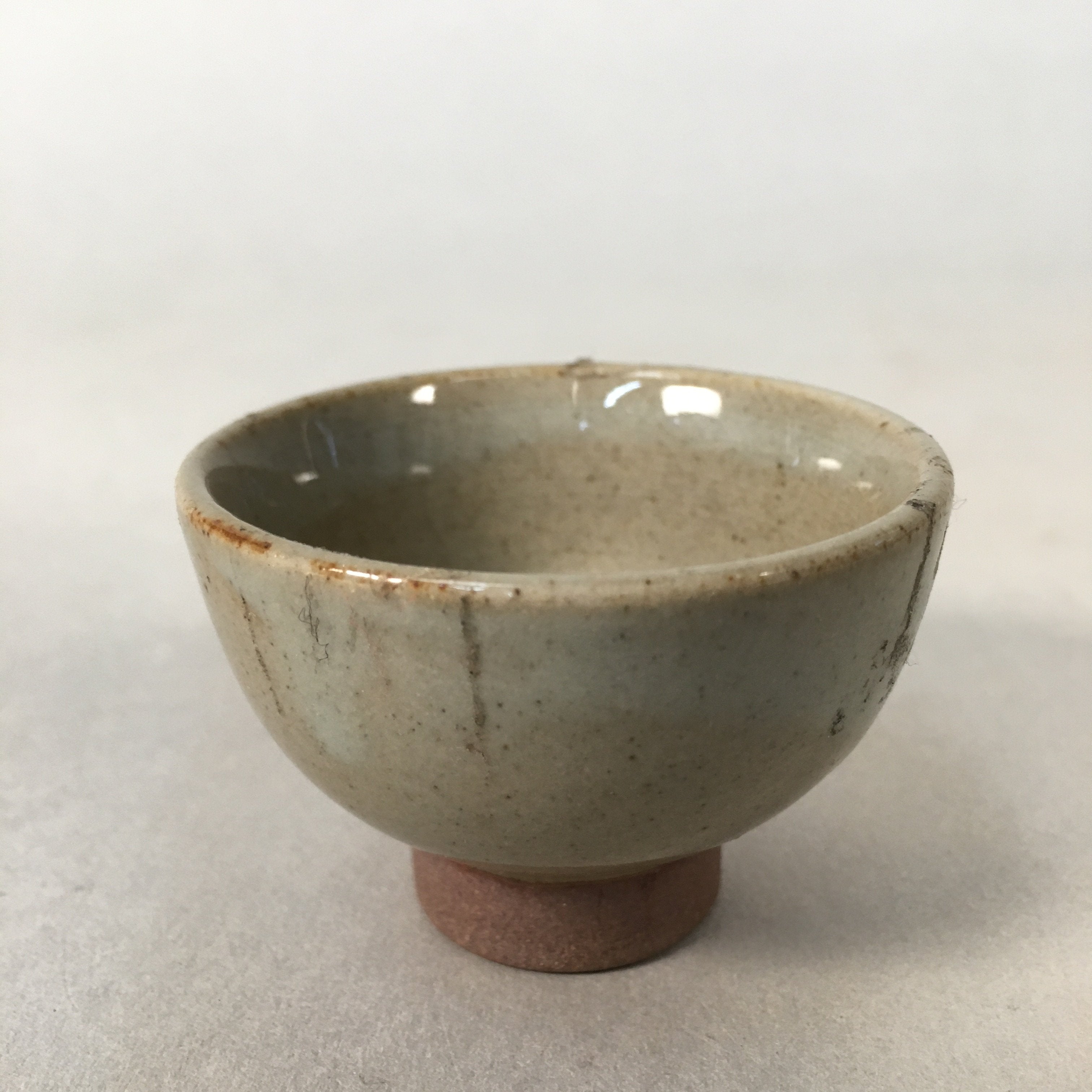 Japanese Ceramic Sake Cup Guinomi Sakazuki Vtg Pottery Gray Crackle GU878