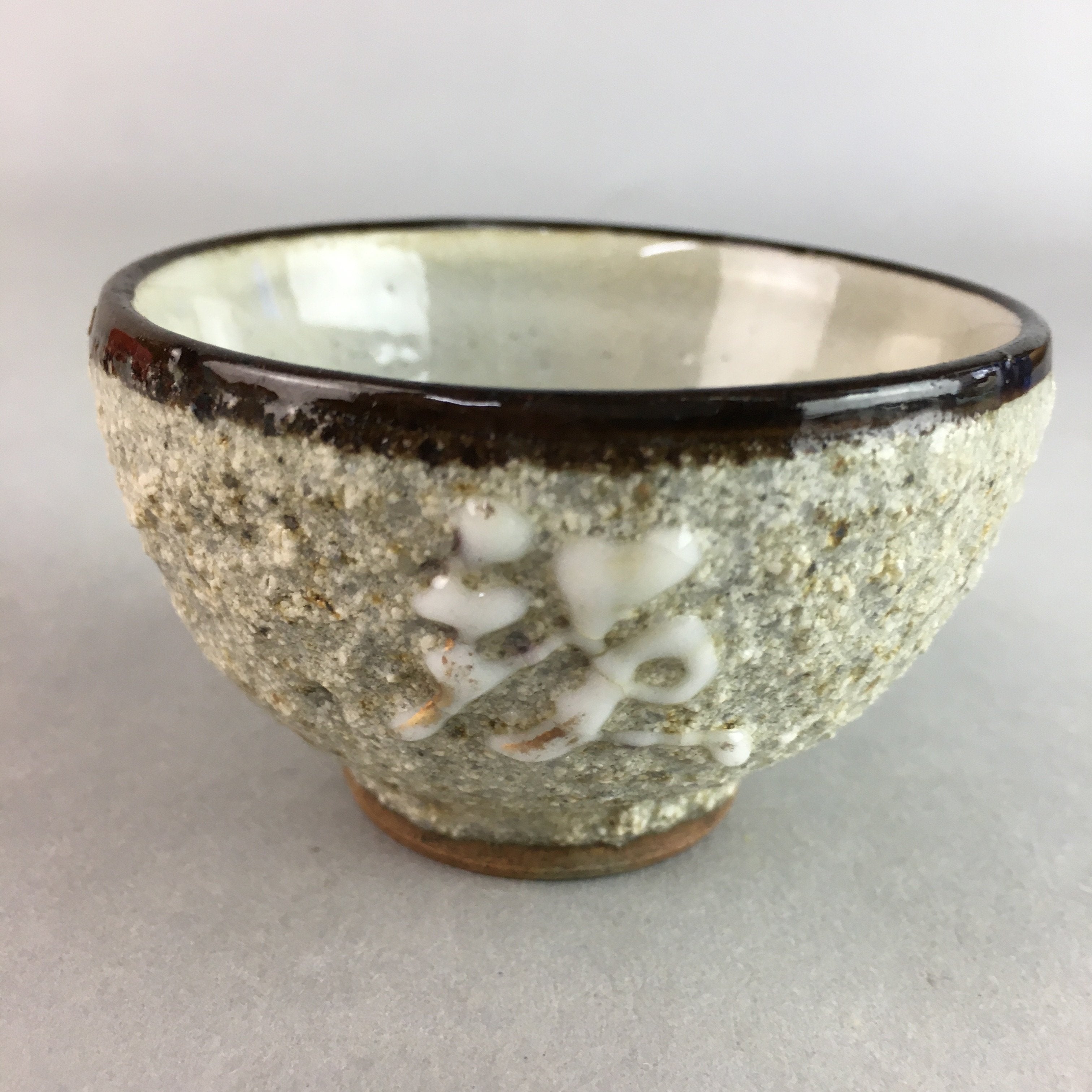 Japanese Ceramic Sake Cup Guinomi Sakazuki Vtg Pottery Gray Rough Crackle GU738