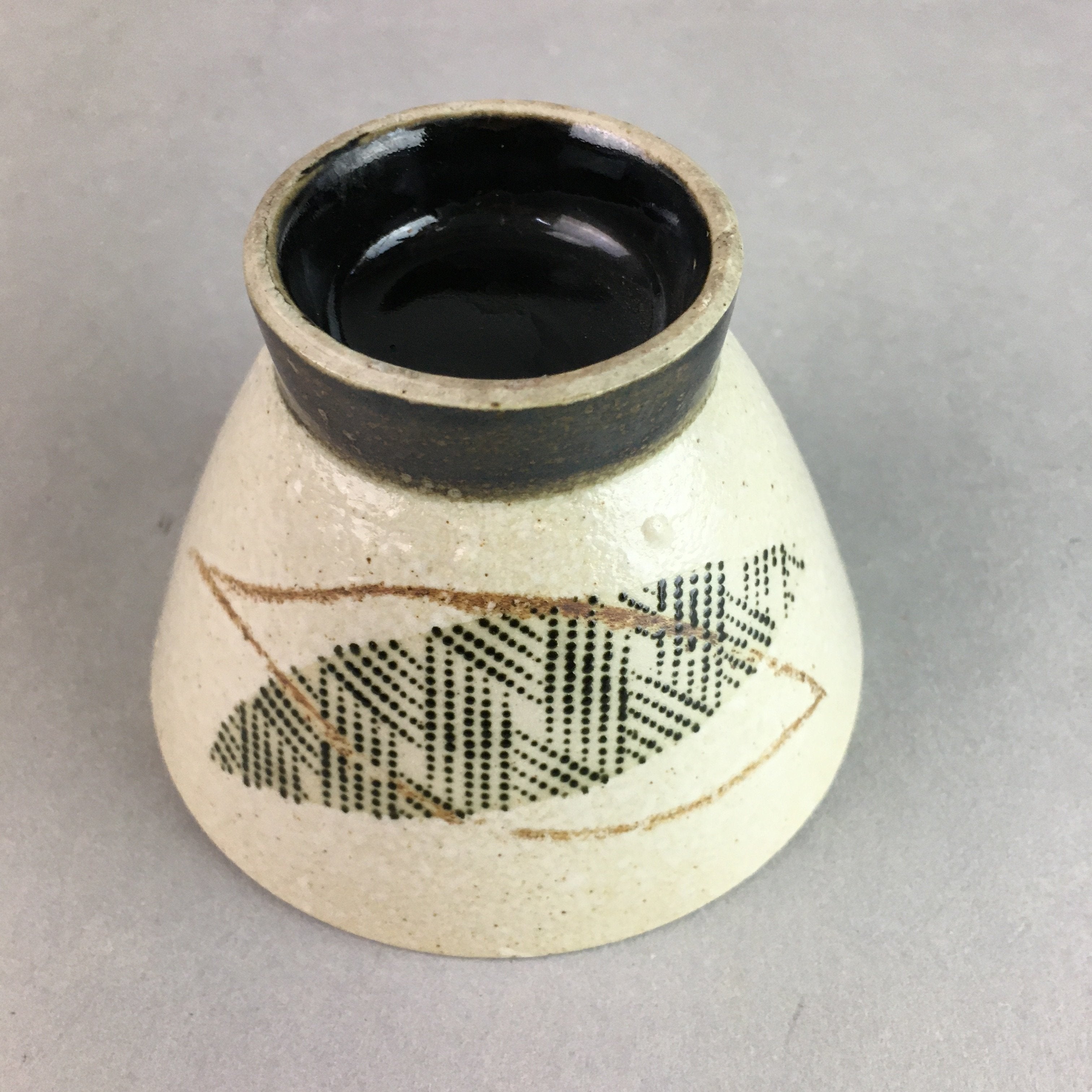 Japanese Ceramic Sake Cup Guinomi Sakazuki Vtg Pottery Leaf Design TC157
