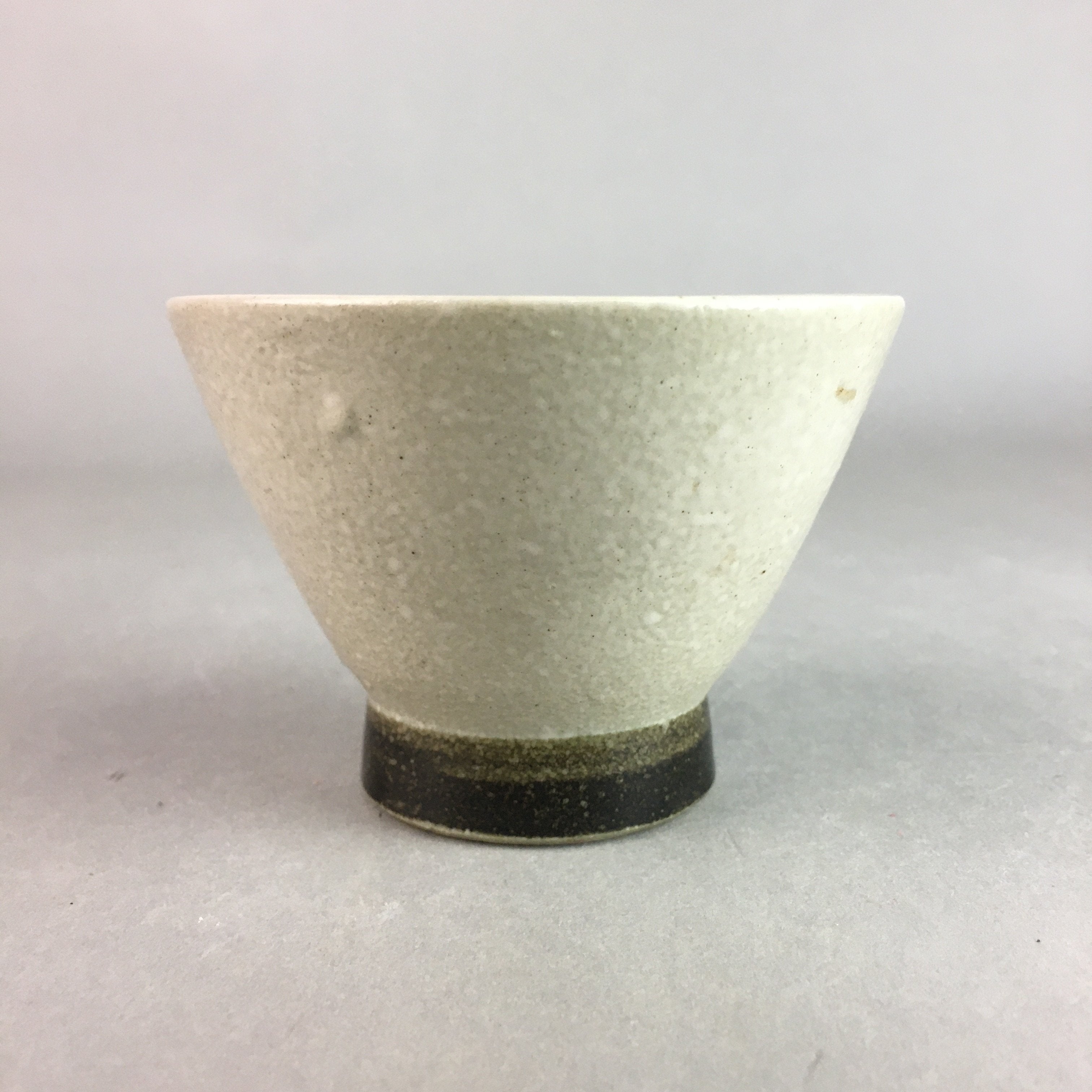Japanese Ceramic Sake Cup Guinomi Sakazuki Vtg Pottery Leaf Design TC158