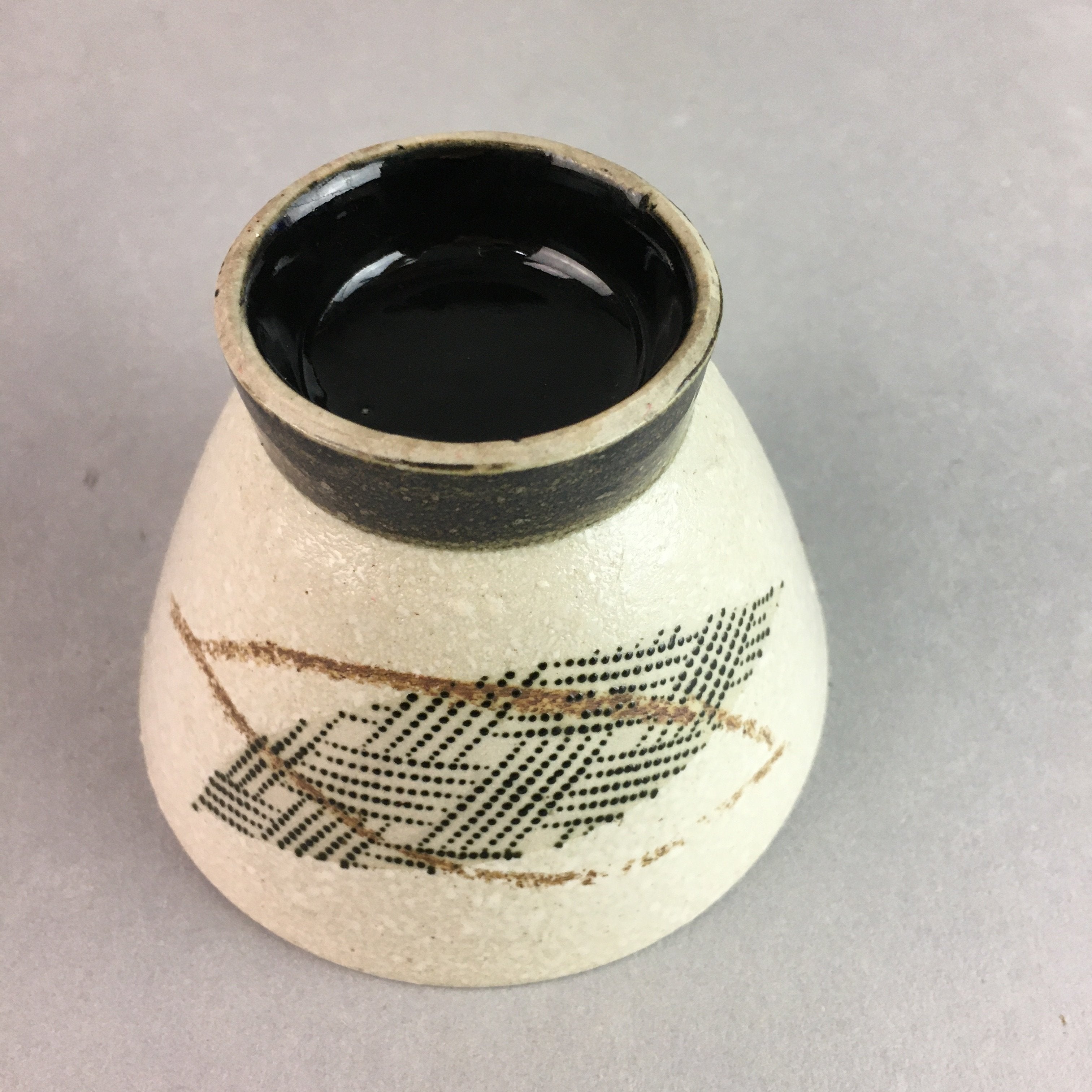 Japanese Ceramic Sake Cup Guinomi Sakazuki Vtg Pottery Leaf Design TC158