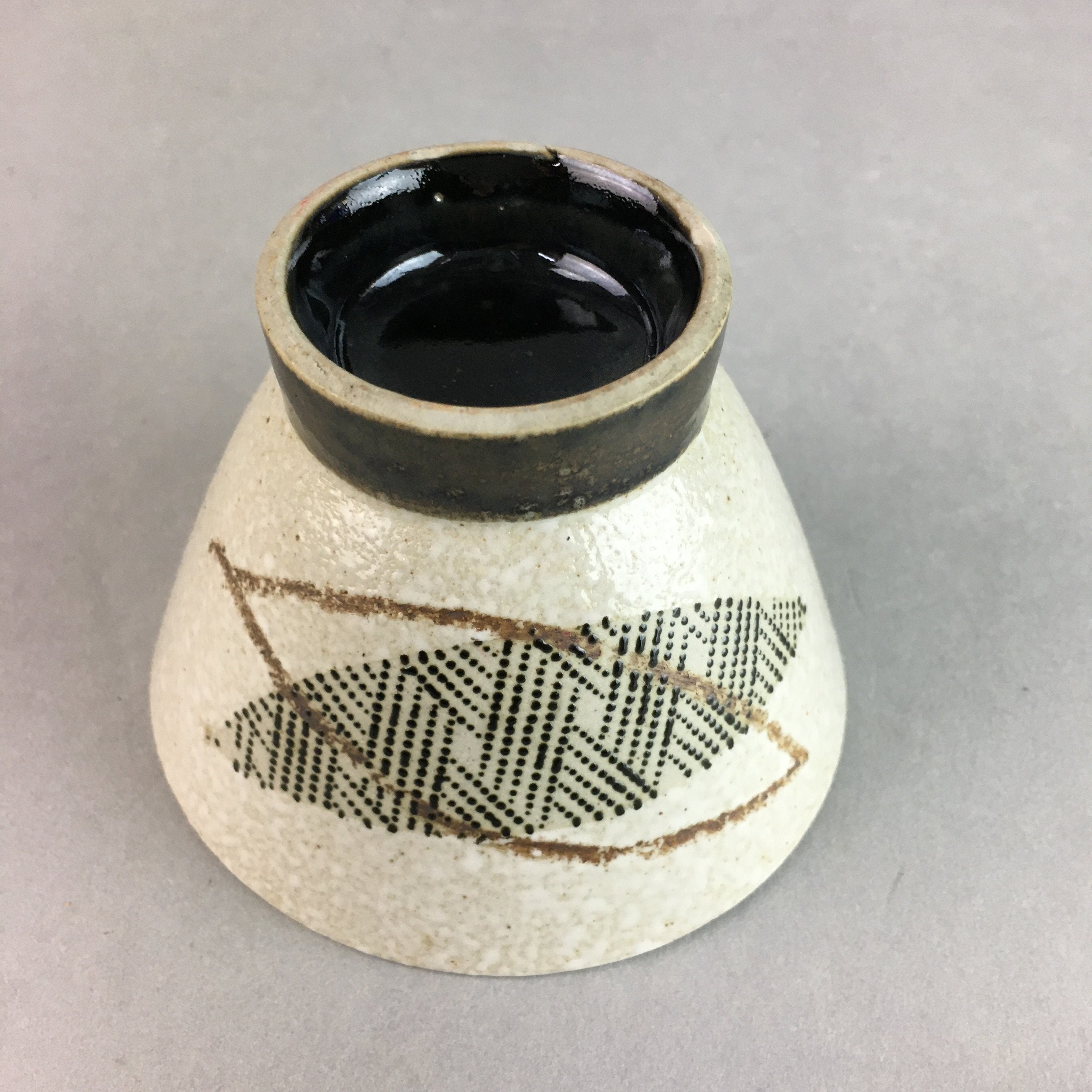 Japanese Ceramic Sake Cup Guinomi Sakazuki Vtg Pottery Leaf Design TC159