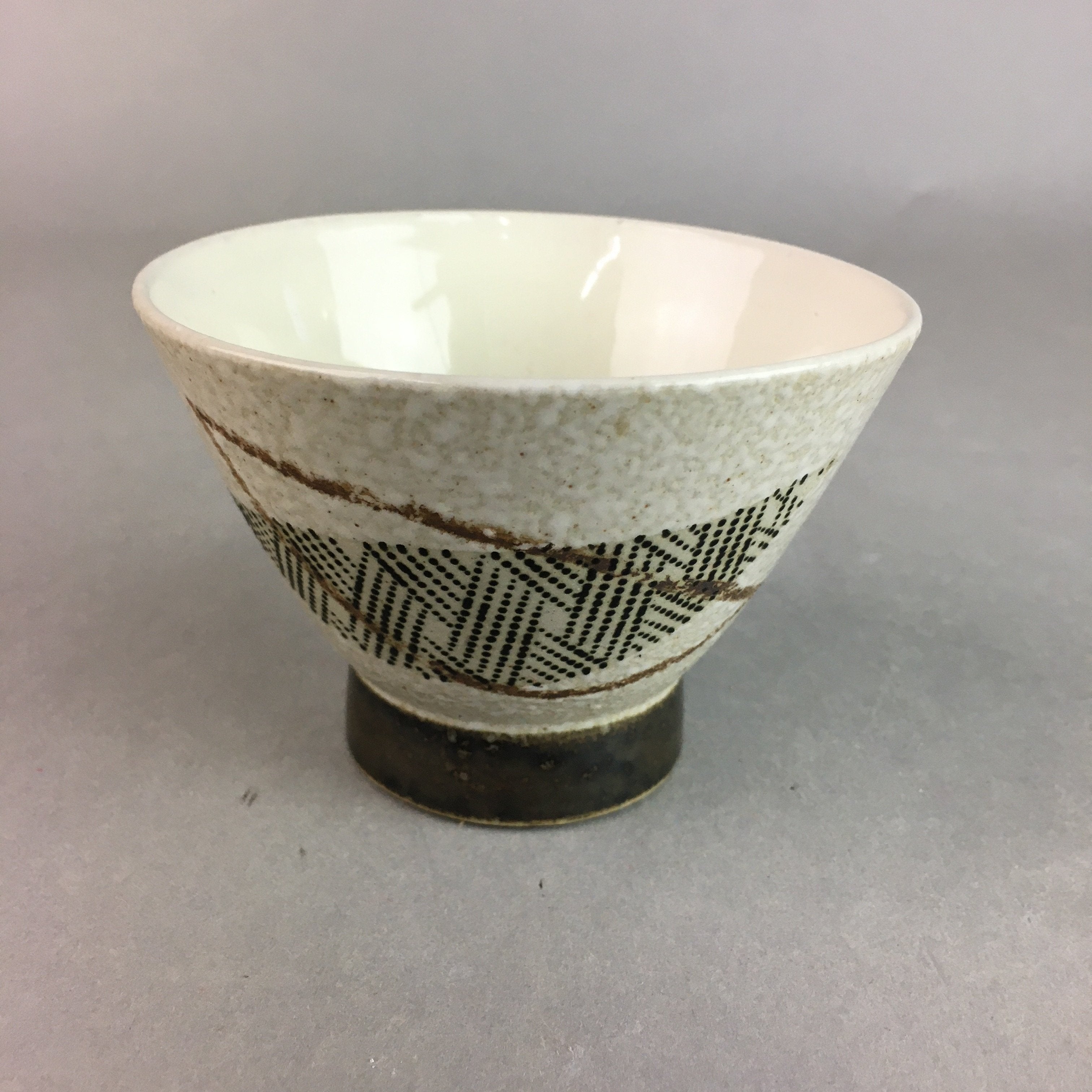 Japanese Ceramic Sake Cup Guinomi Sakazuki Vtg Pottery Leaf Design TC159