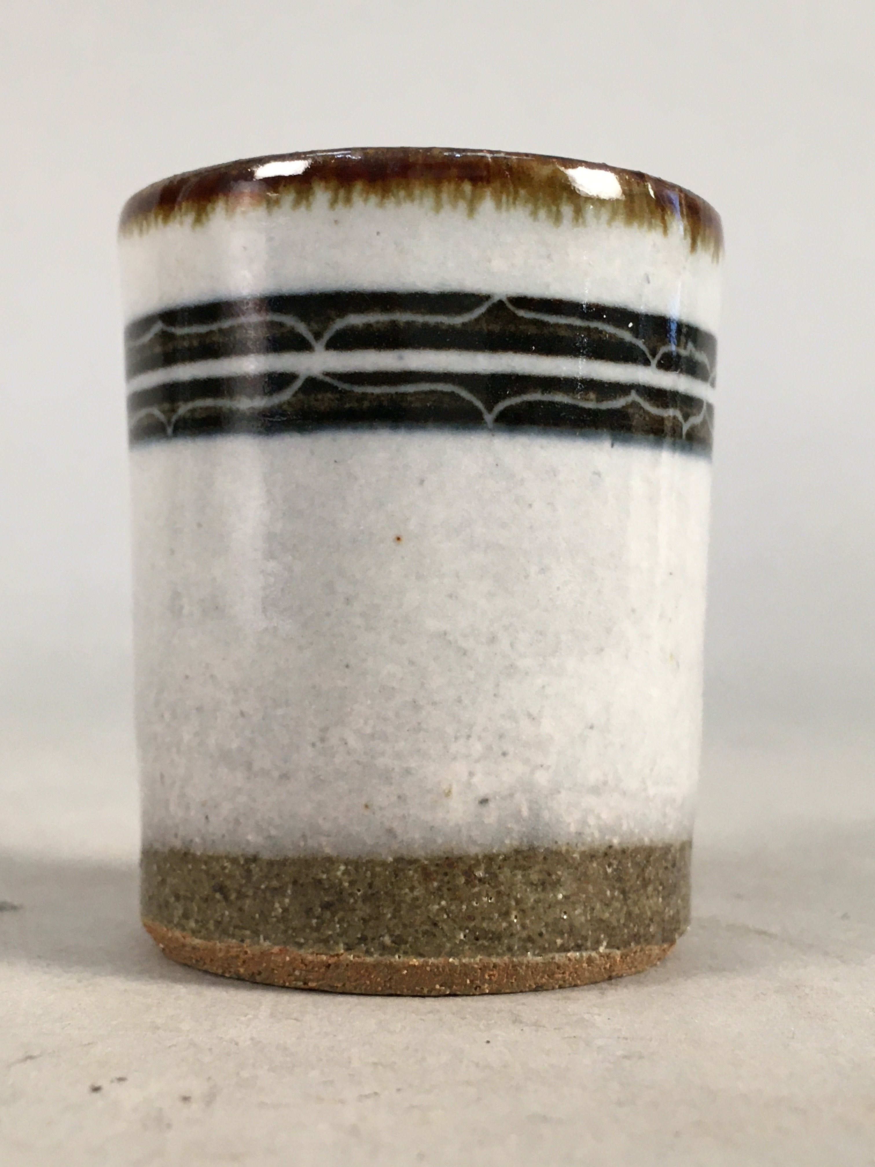 Japanese Ceramic Sake Cup Guinomi Sakazuki Vtg Pottery White Rough GU814