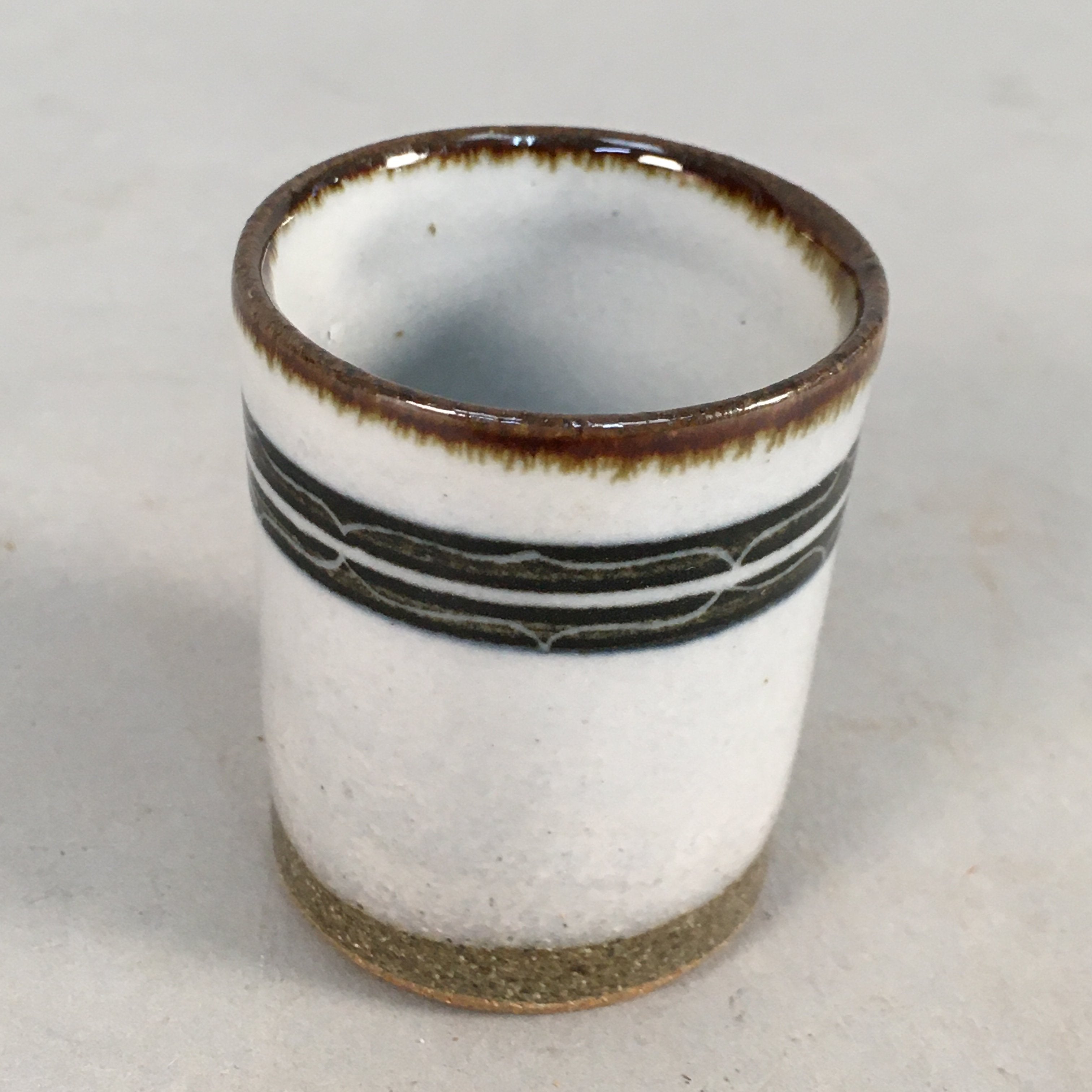 Japanese Ceramic Sake Cup Guinomi Sakazuki Vtg Pottery White Rough GU814