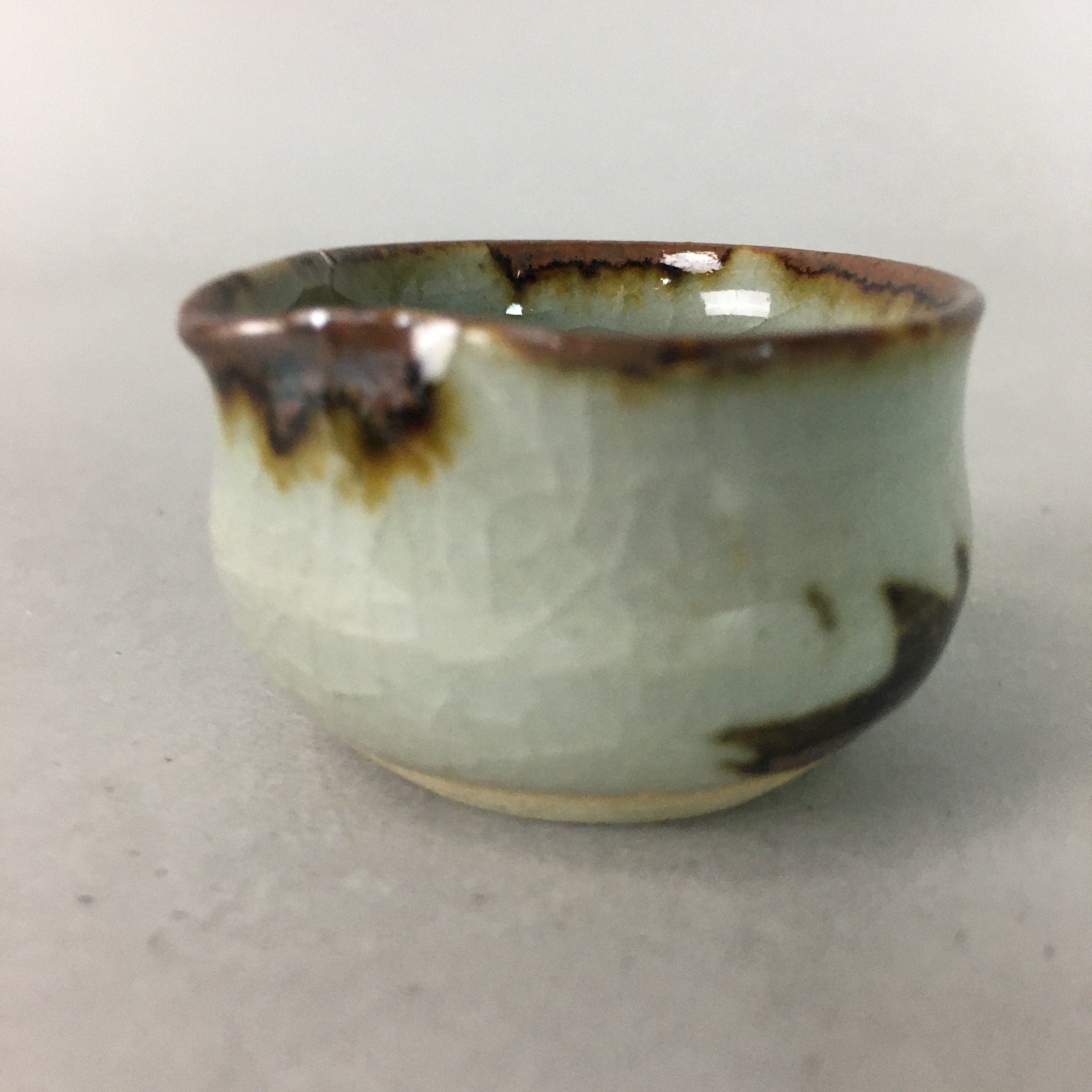 Japanese Ceramic Sake Cup Lipped Guinomi Sakazuki Vtg Pottery Gray GU718