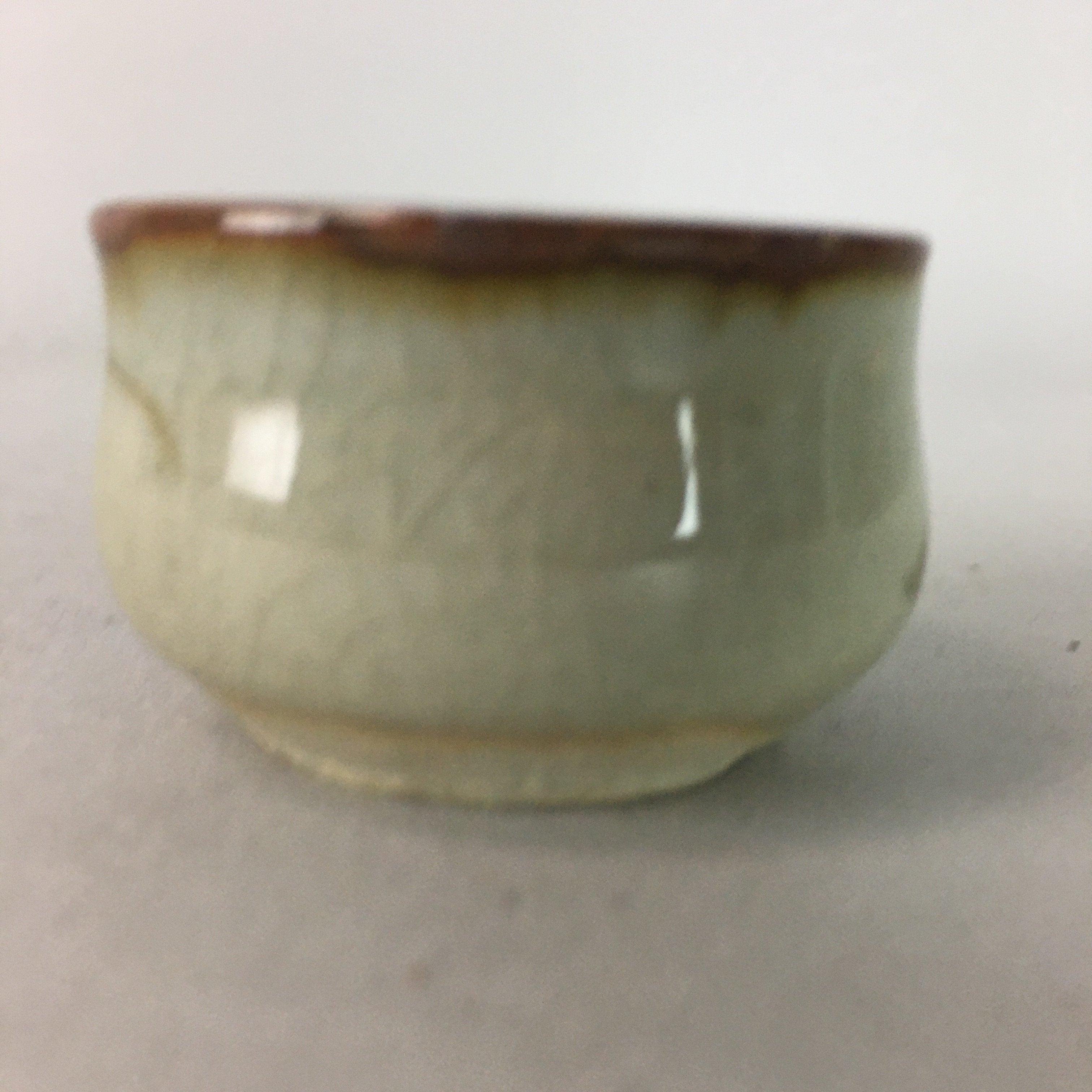 Japanese Ceramic Sake Cup Lipped Guinomi Sakazuki Vtg Pottery Gray GU728