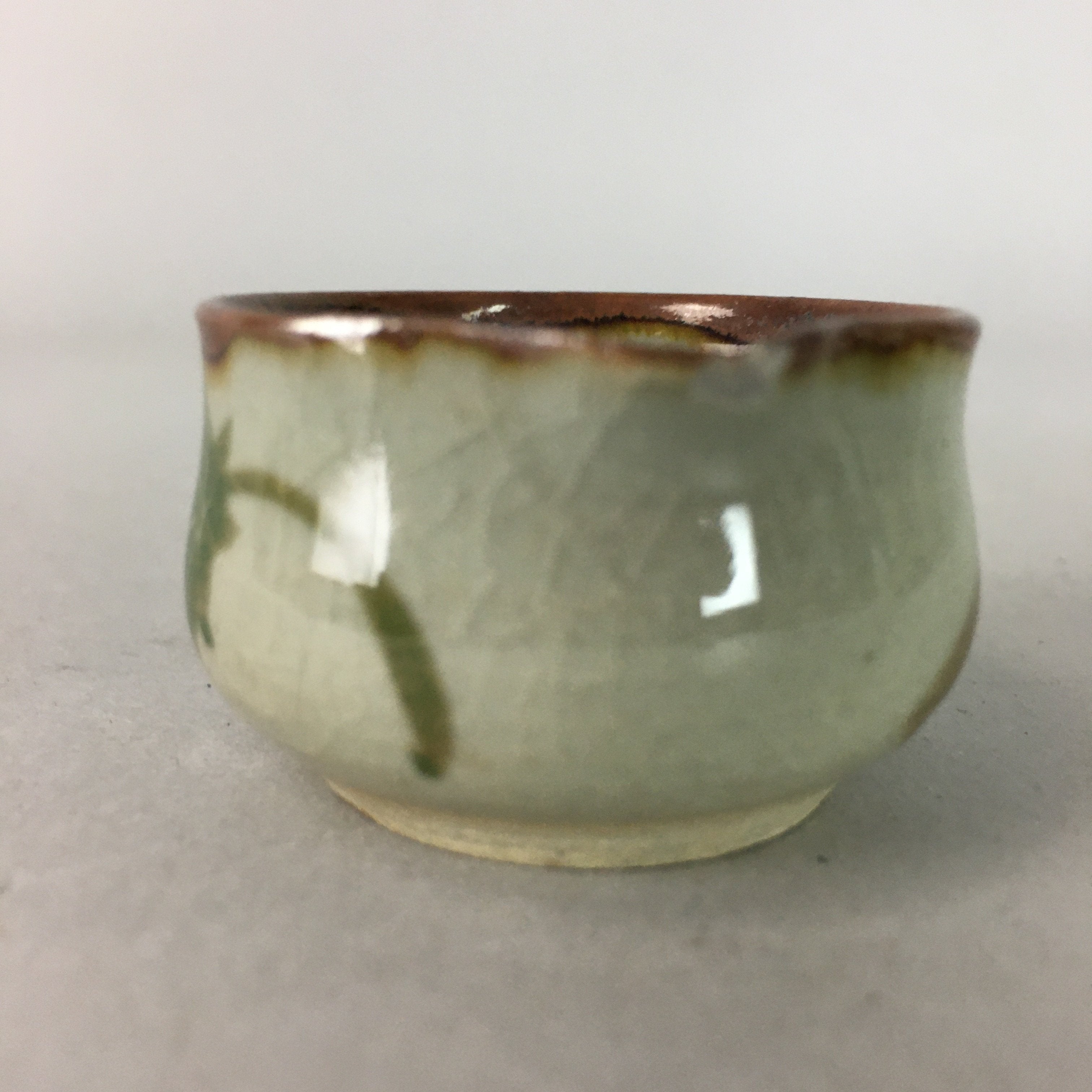 Japanese Ceramic Sake Cup Lipped Guinomi Sakazuki Vtg Pottery Gray GU728