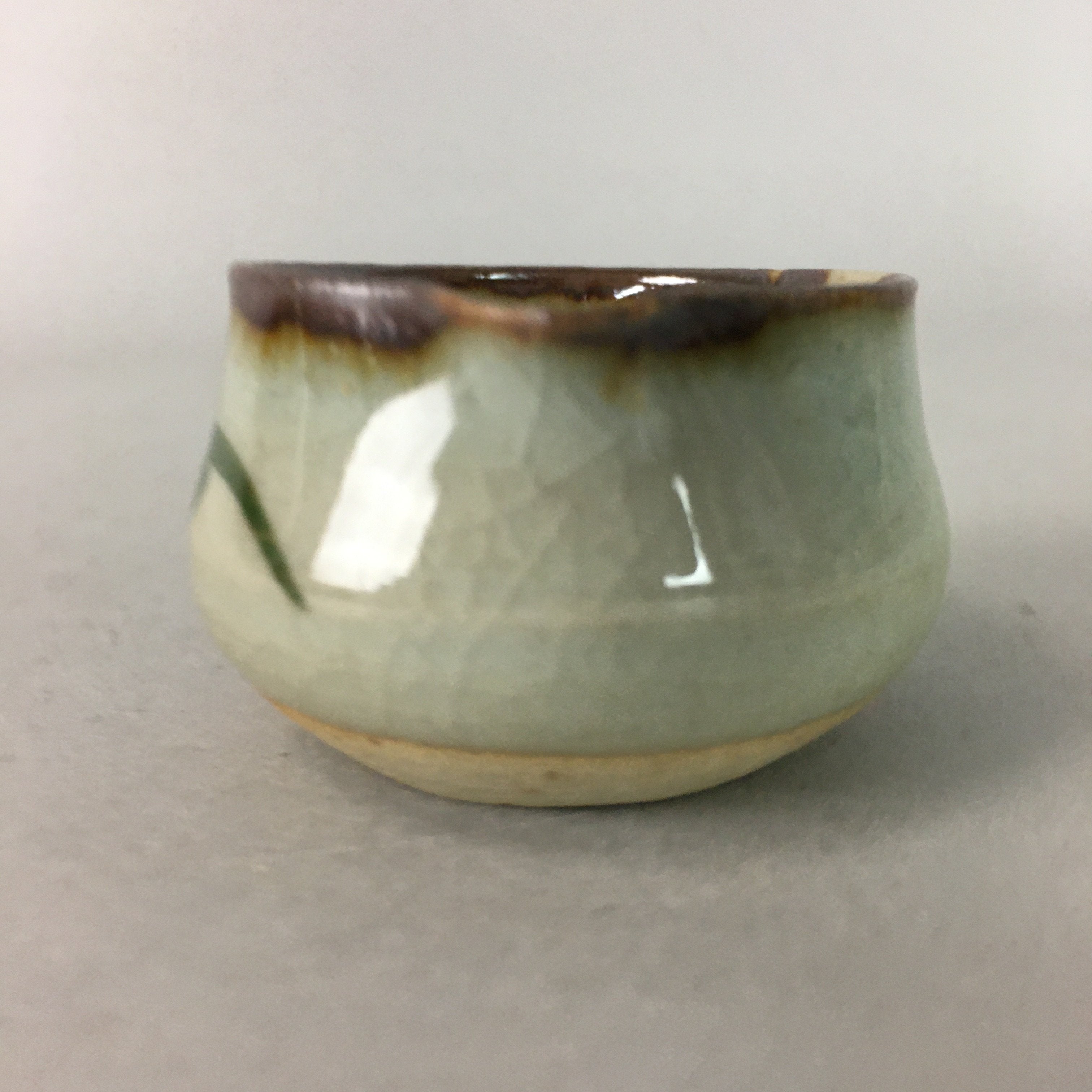Japanese Ceramic Sake Cup Lipped Guinomi Sakazuki Vtg Pottery Gray GU729